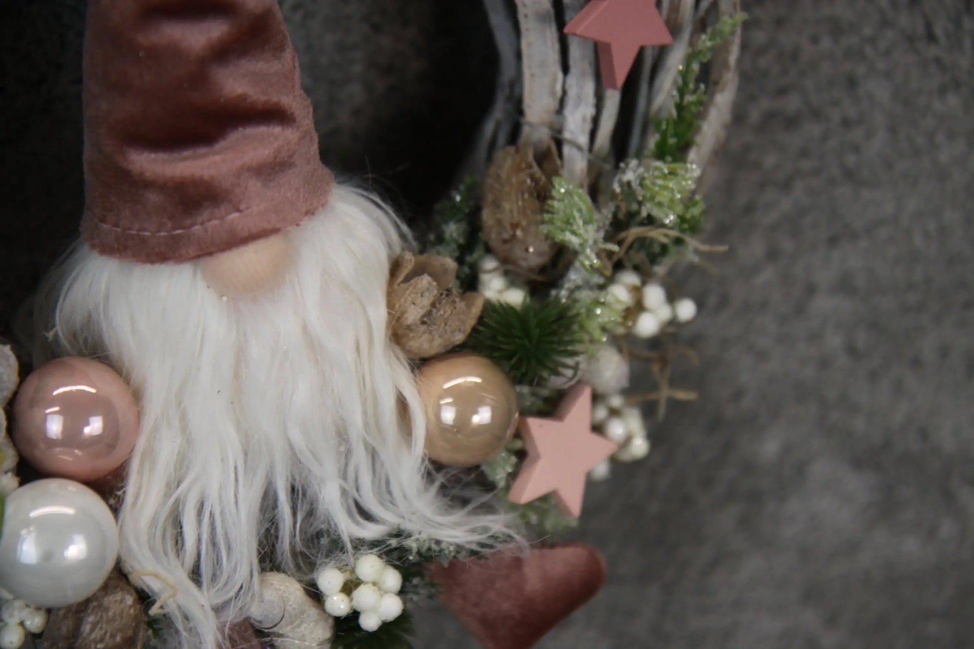 Türkranz Türdeko Türschmuck Weihnachten Weidenkranz Wichtel Zapfen Stern Apfel Knöpfe Tanne Band Modern – handgemacht aus Seiden- und Kunstblumen, langlebig & pflegeleicht von SarahsFlowerStudio