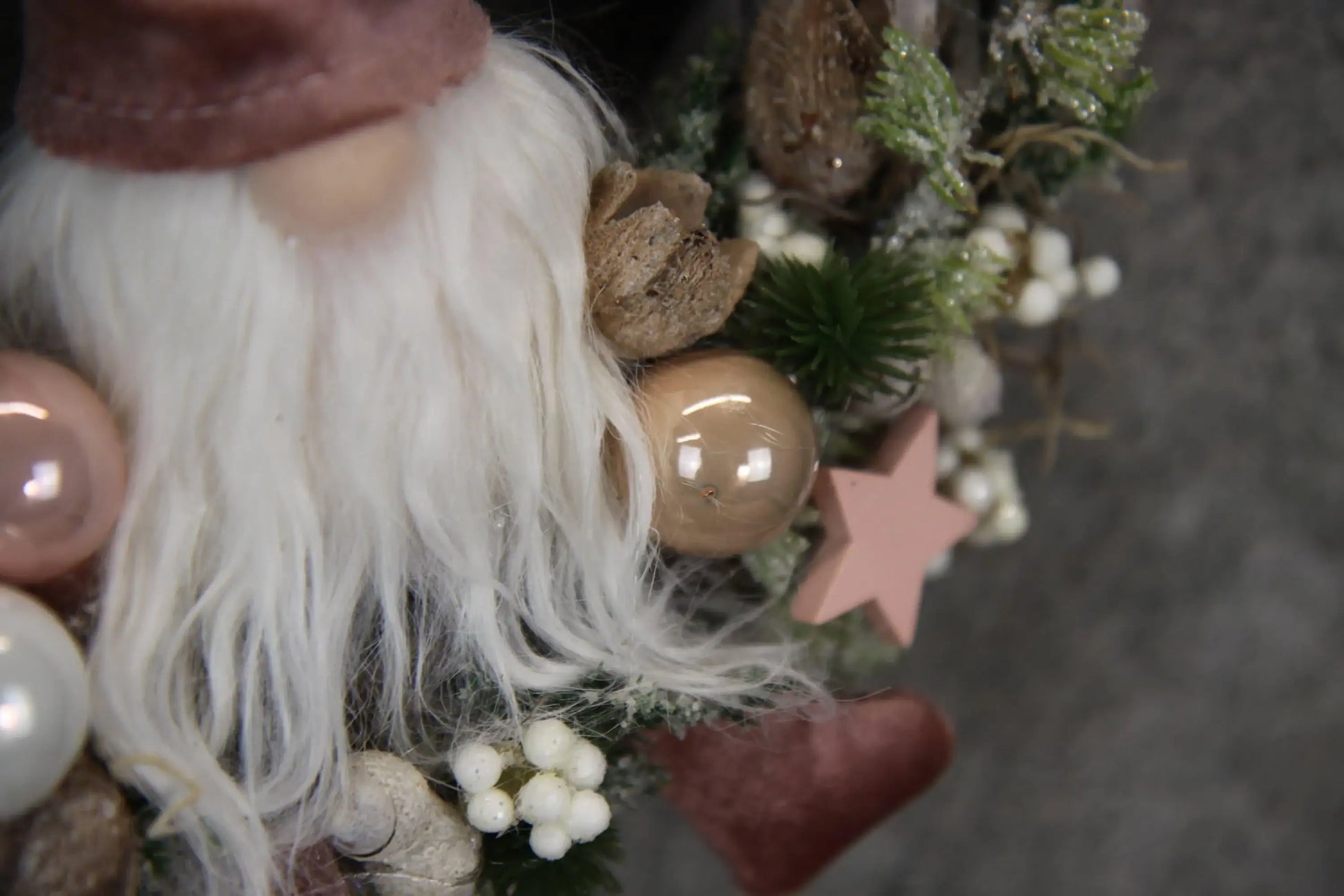 Türkranz Türdeko Türschmuck Weihnachten Weidenkranz Wichtel Zapfen Stern Apfel Knöpfe Tanne Band Modern – handgemacht aus Seiden- und Kunstblumen, langlebig & pflegeleicht von SarahsFlowerStudio