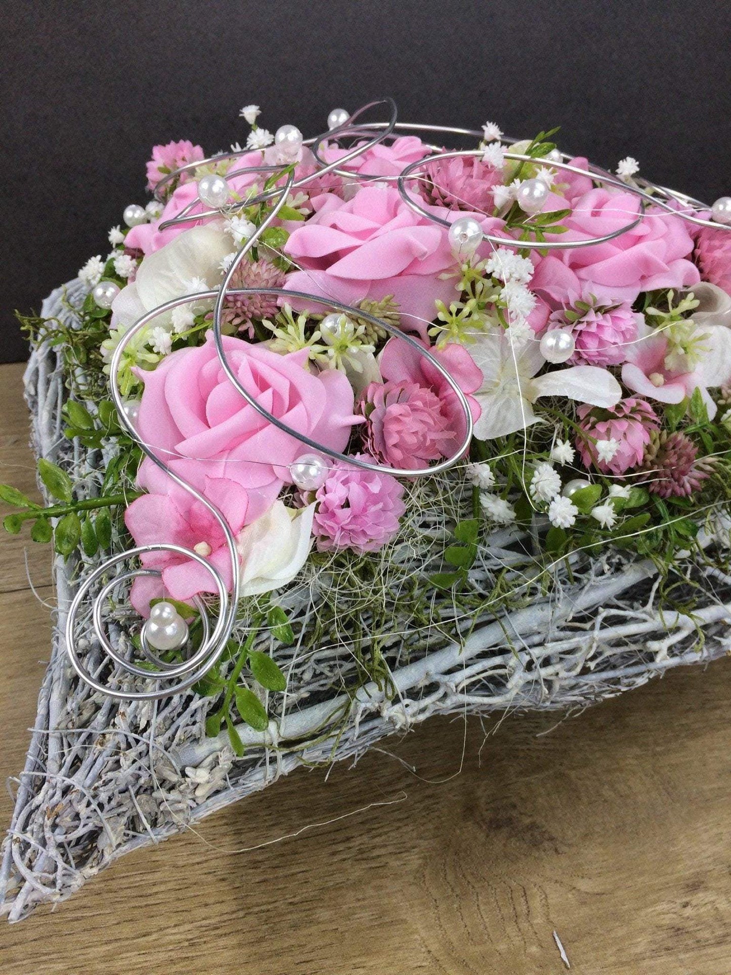 Grabgesteck Grabschmuck Herz Farbwunsch Grabdeko Grabdekoration – handgemacht aus Seiden- und Kunstblumen, langlebig & pflegeleicht von SarahsFlowerStudio