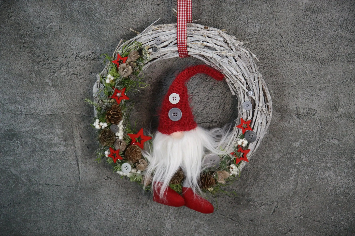 Türkranz Türdeko Türschmuck Weihnachten Weidenkranz Wichtel Zapfen Stern Apfel Knöpfe Tanne Band Modern – handgemacht aus Seiden- und Kunstblumen, langlebig & pflegeleicht von SarahsFlowerStudio