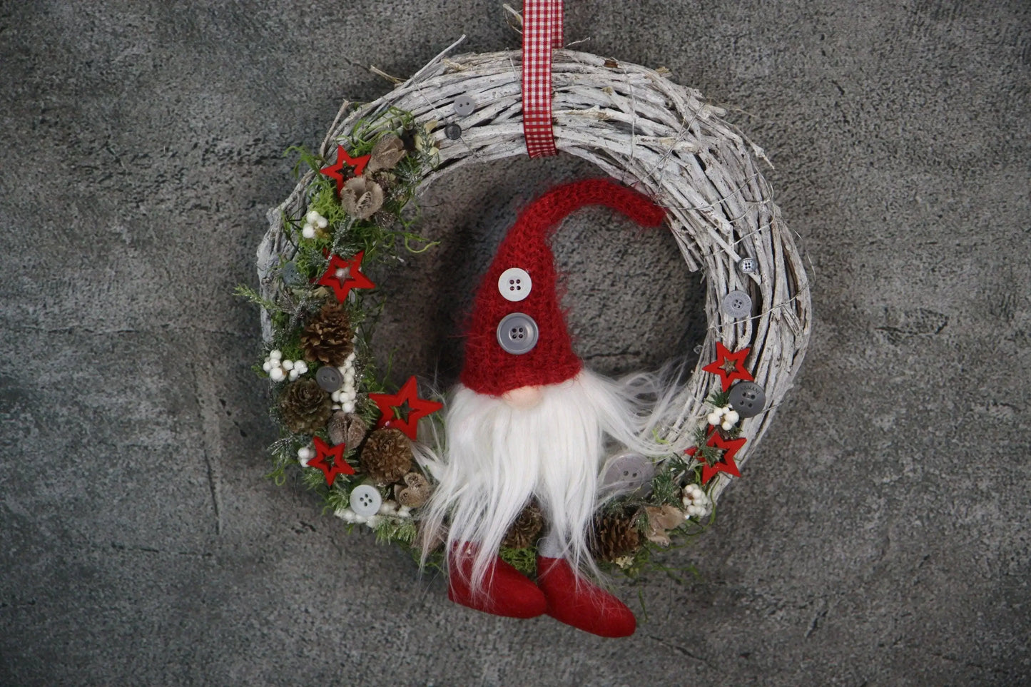 Türkranz Türdeko Türschmuck Weihnachten Weidenkranz Wichtel Zapfen Stern Apfel Knöpfe Tanne Band Modern – handgemacht aus Seiden- und Kunstblumen, langlebig & pflegeleicht von SarahsFlowerStudio