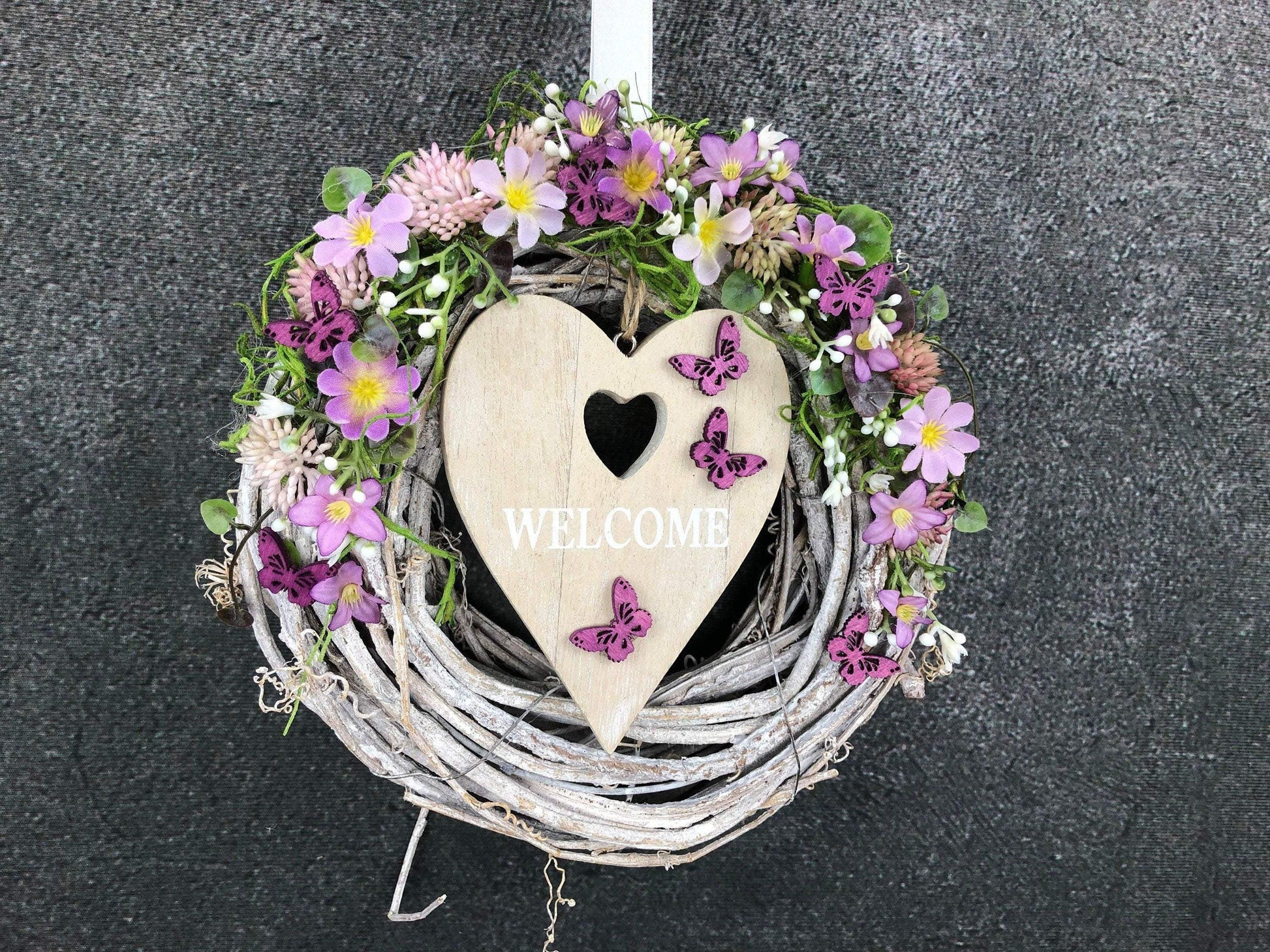 Türkranz Türdeko Türschmuck Herz Welcome Modern ganzjährig Tür Schmuck Schmetterling Herbst – handgemacht aus Seiden- und Kunstblumen, langlebig & pflegeleicht von SarahsFlowerStudio