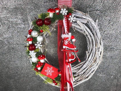 Advent Türkranz Schlitten Schlittschuhe Stern Türdekoration Türschmuck Weihnachten Weidenkranz Wichtel – handgemacht aus Seiden- und Kunstblumen, langlebig & pflegeleicht von SarahsFlowerStudio
