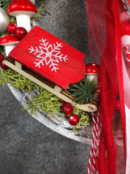 Advent Türkranz Schlitten Schlittschuhe Stern Türdekoration Türschmuck Weihnachten Weidenkranz Wichtel – handgemacht aus Seiden- und Kunstblumen, langlebig & pflegeleicht von SarahsFlowerStudio