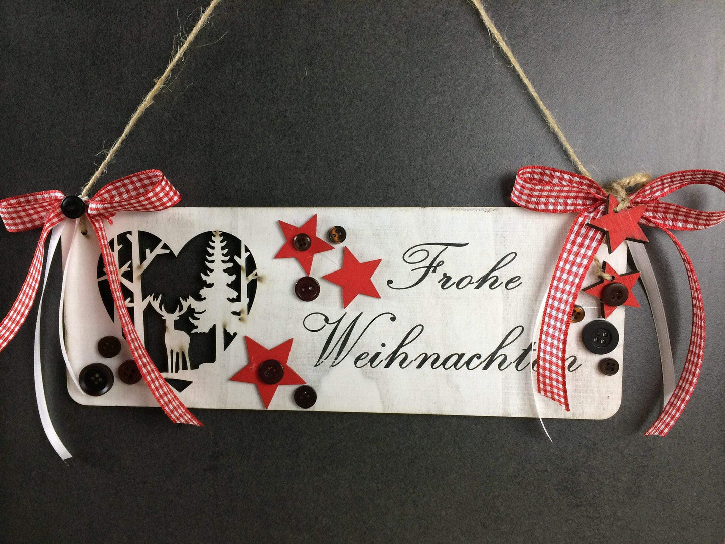 Advent Schild Frohe Weihnachten Türdeko Türschmuck Weihnachten Knöpfe Sterne – handgemacht aus Seiden- und Kunstblumen, langlebig & pflegeleicht von SarahsFlowerStudio