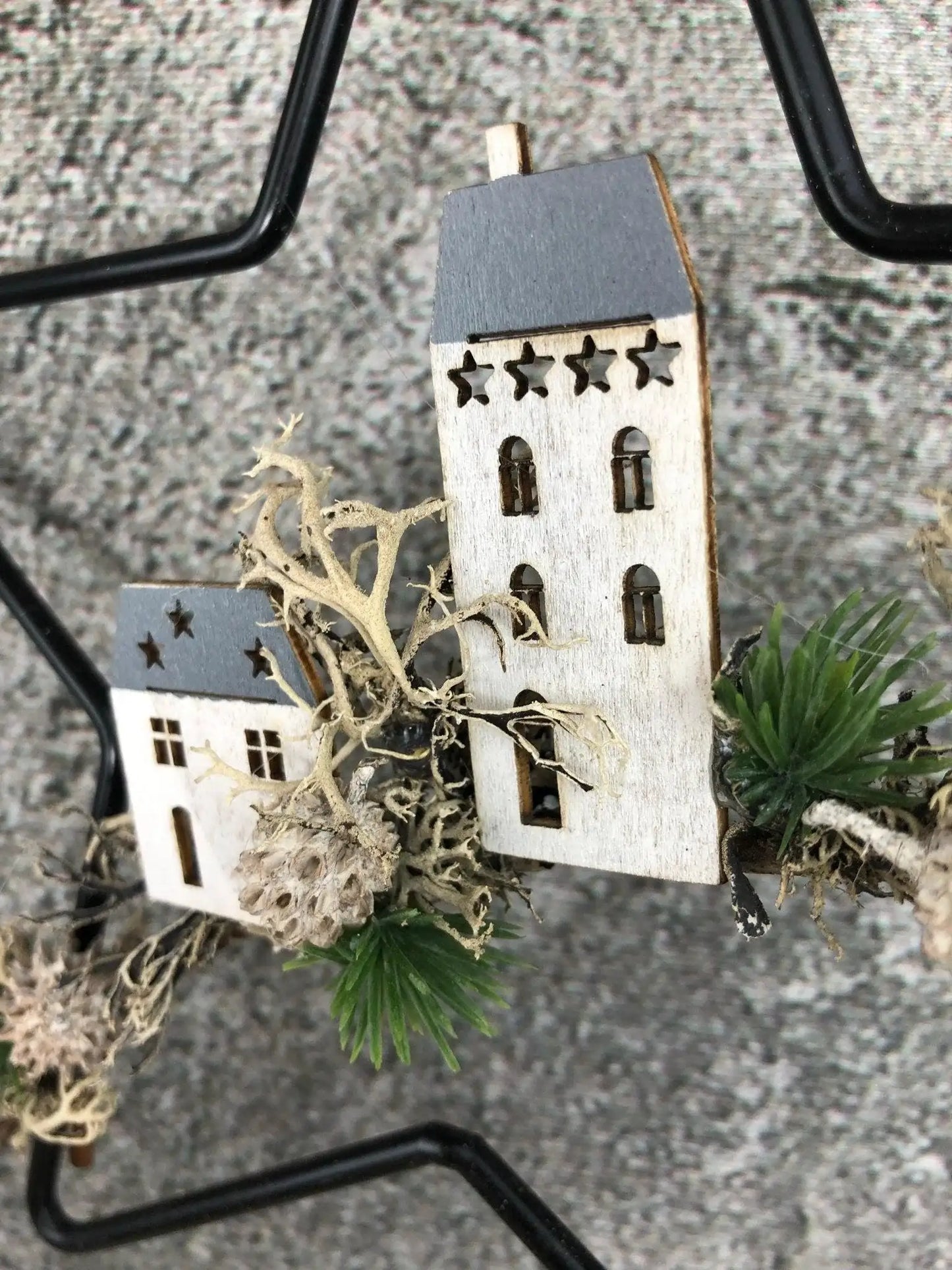 Stern Fensterdeko Häuser Haus Türkranz Advent Modern Ring Fenster Fensterschmuck Deko Weihnachten Wandschmuck – handgemacht aus Seiden- und Kunstblumen, langlebig & pflegeleicht von SarahsFlowerStudio
