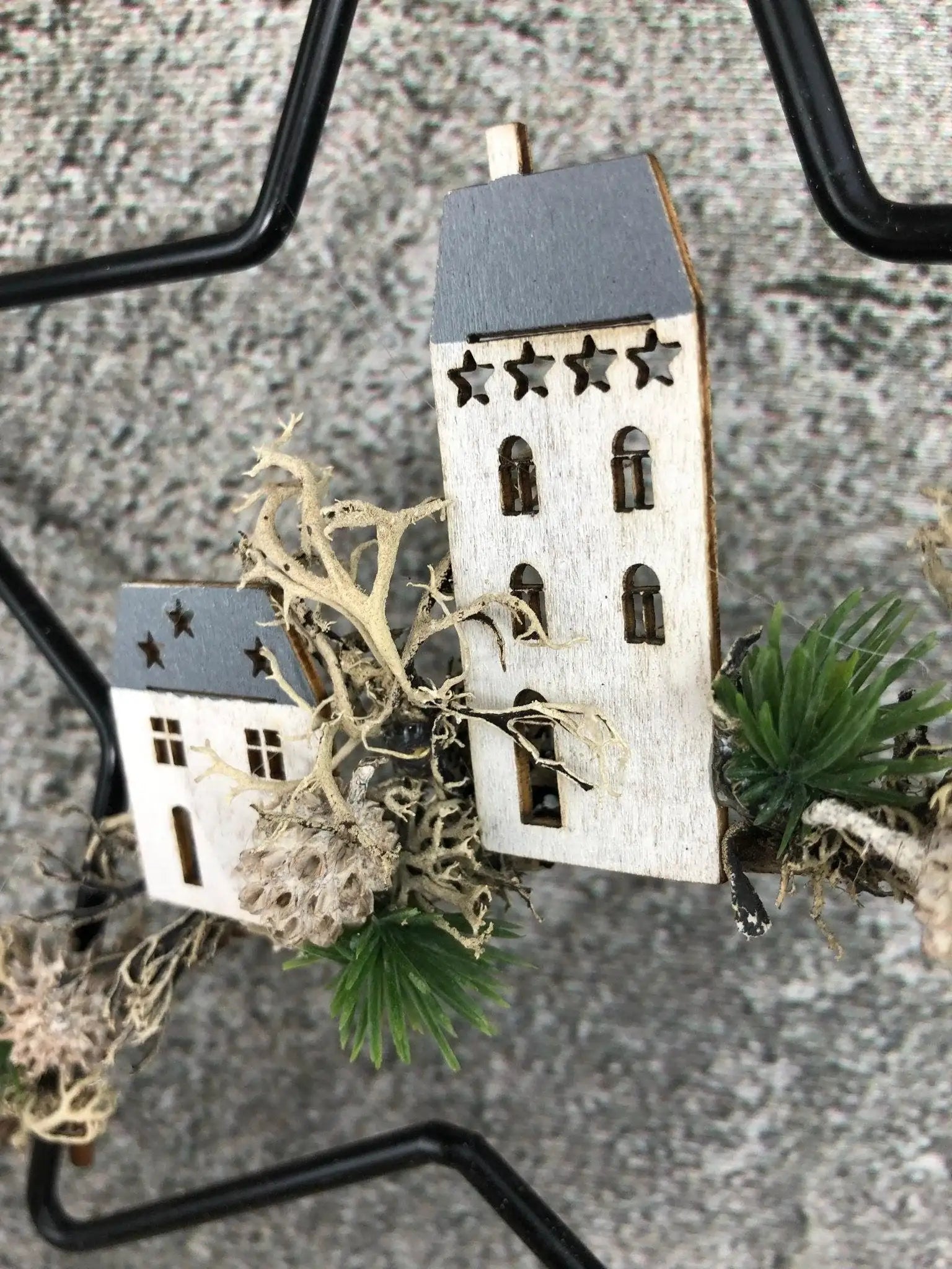 Stern Fensterdeko Häuser Haus Türkranz Advent Modern Ring Fenster Fensterschmuck Deko Weihnachten Wandschmuck – handgemacht aus Seiden- und Kunstblumen, langlebig & pflegeleicht von SarahsFlowerStudio