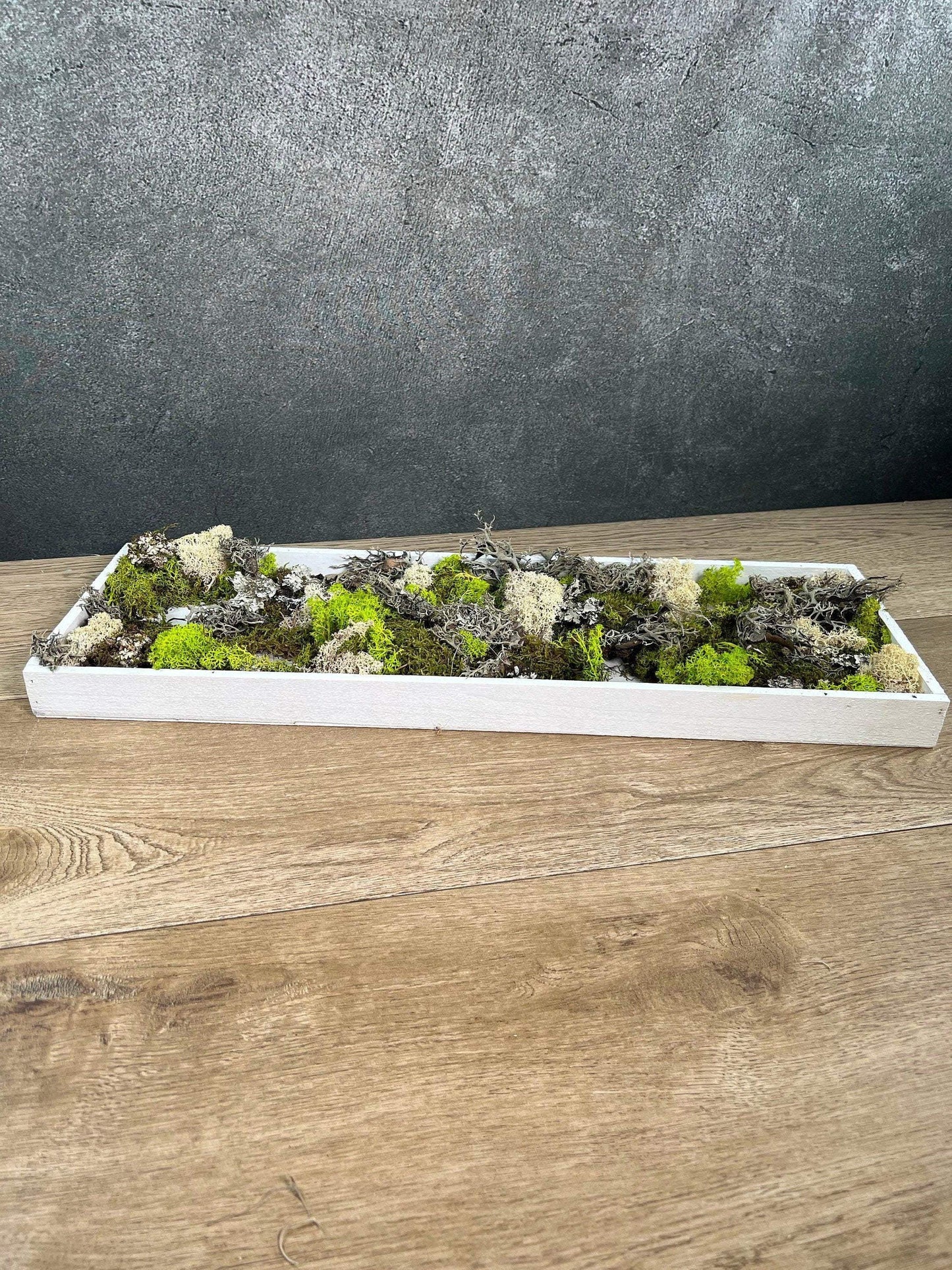 Tischdeko Blumen Tischgesteck Trockenblumen Eukalyptus Gläser Flasche Gräser Modern Ganzjährig Tablett – handgemacht aus Seiden- und Kunstblumen, langlebig & pflegeleicht von SarahsFlowerStudio