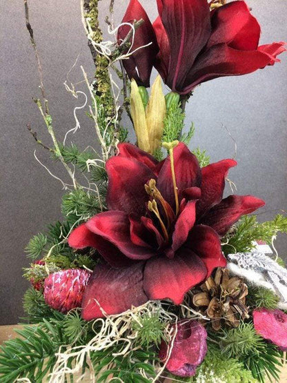 Grabgesteck Grabschmuck Grabvase Grabstrauß Grabdekoration Grabschmuck Allerheiligen Tannen Exoten Rosen Efeu Filzschnur Amaryllis – handgemacht aus Seiden- und Kunstblumen, langlebig & pflegeleicht von SarahsFlowerStudio