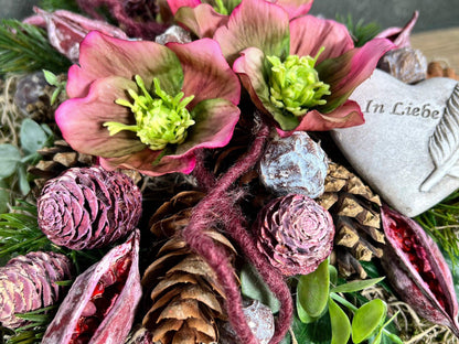 Grabgesteck Grabschmuck Herz Christrose Exoten Tanne Zapfen Hutzeln Allerheiligen Filzschnur Christrosen Grabdeko Grabdekoration – handgemacht aus Seiden- und Kunstblumen, langlebig & pflegeleicht von SarahsFlowerStudio