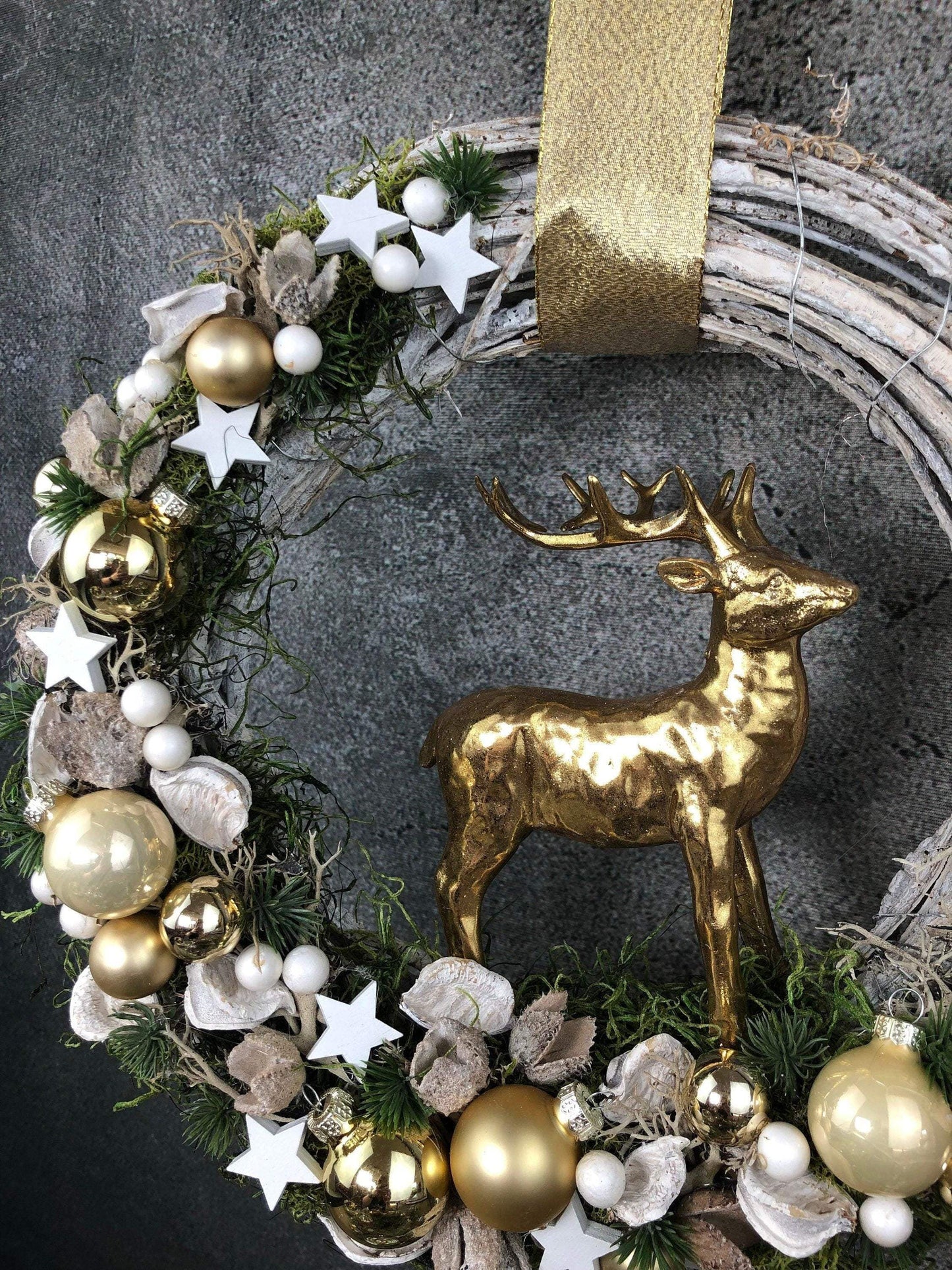 Türkranz Türdeko Türschmuck Weihnachten Weidenkranz Hirsch Zapfen Stern Tanne Band Modern – handgemacht aus Seiden- und Kunstblumen, langlebig & pflegeleicht von SarahsFlowerStudio