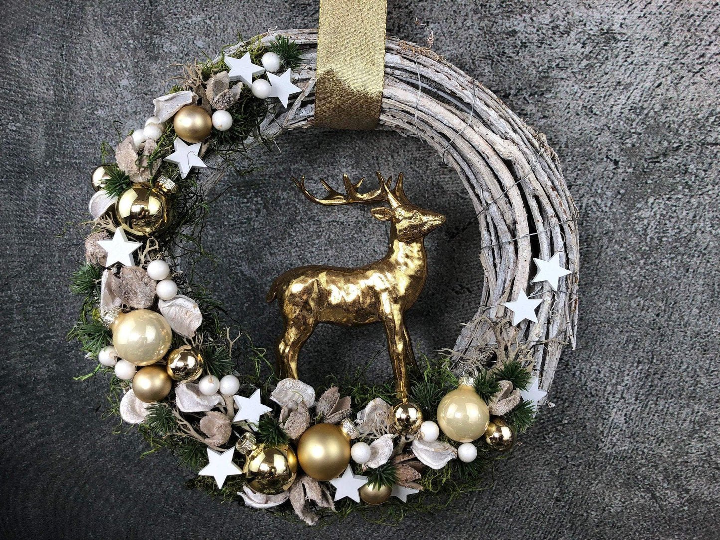 Türkranz Türdeko Türschmuck Weihnachten Weidenkranz Hirsch Zapfen Stern Tanne Band Modern – handgemacht aus Seiden- und Kunstblumen, langlebig & pflegeleicht von SarahsFlowerStudio