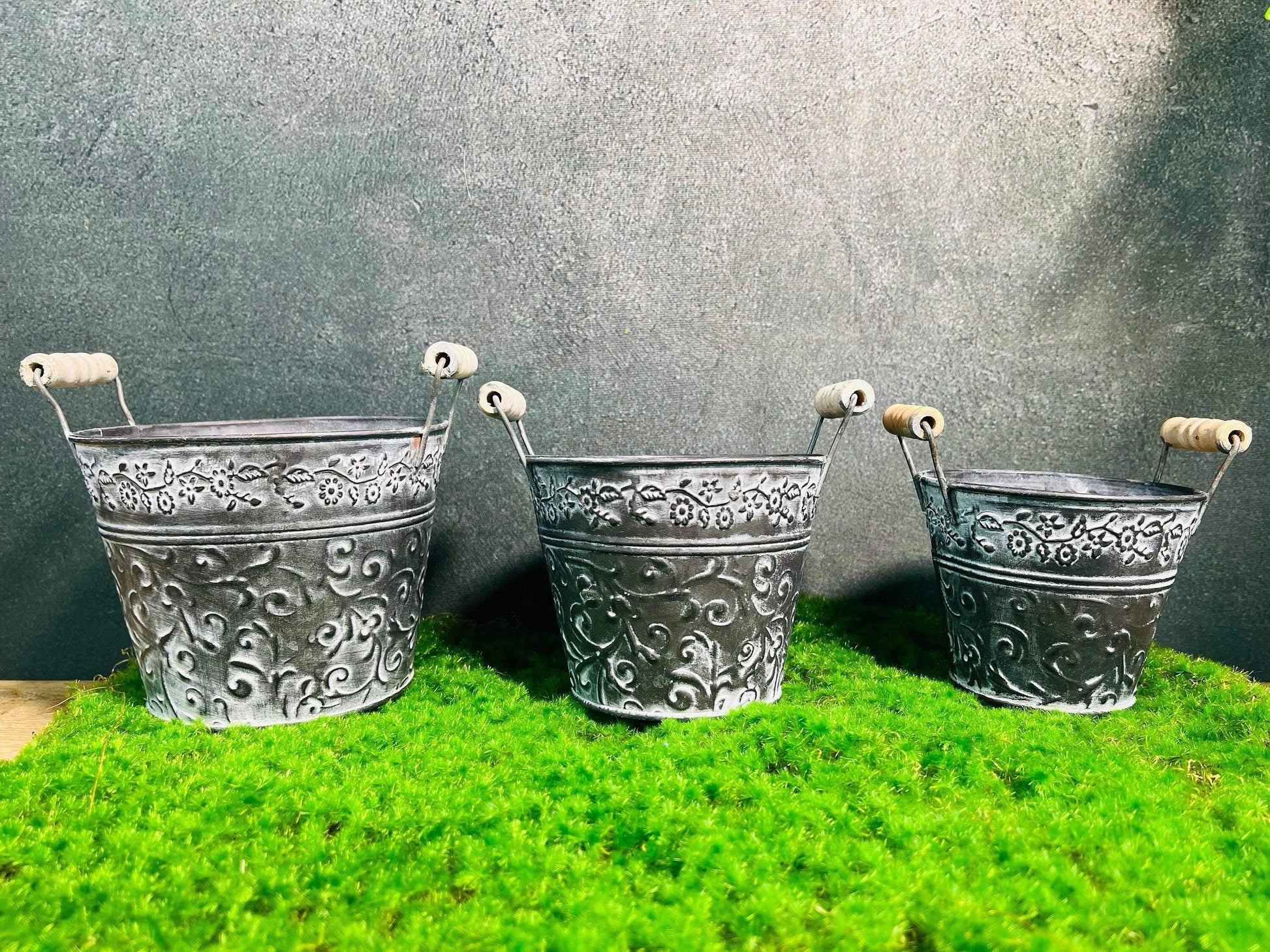Lavendel Lavendelpflanze Lavendelbusch Topf Metalltopf Eimer Metalleimer Pflanze Künstlich Kunstblumen Faux Flower – handgemacht aus Seiden- und Kunstblumen, langlebig & pflegeleicht von SarahsFlowerStudio