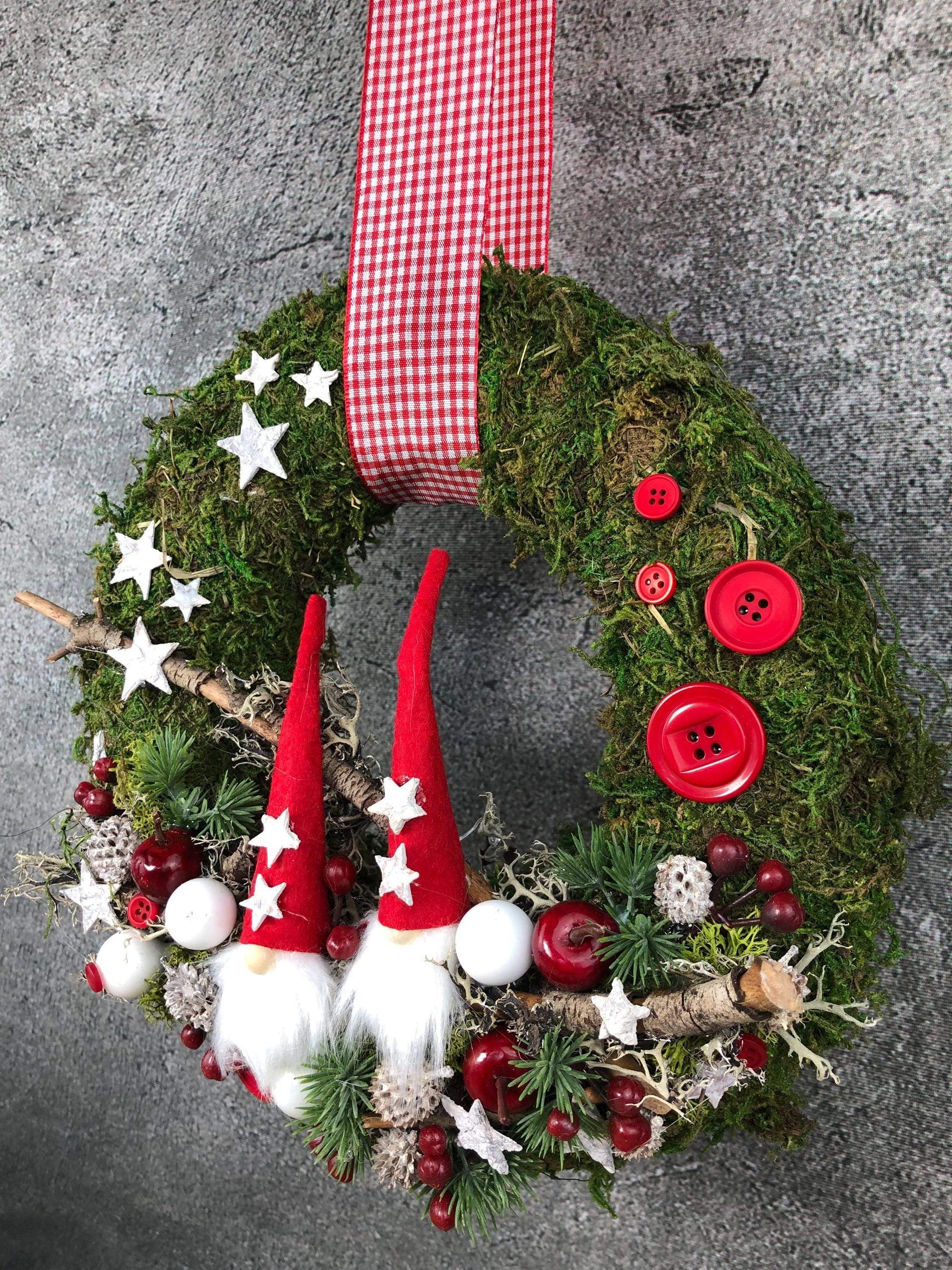 Weihnachtskranz Wichtel – Türkranz Weihnachten Tanne handgefertigt – Türkranz Weihnachten – SarahsFlowerStudio