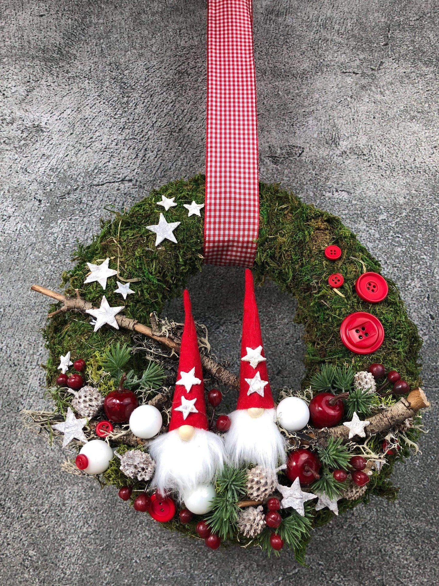 Weihnachtskranz Wichtel – Türkranz Weihnachten Tanne handgefertigt – Türkranz Weihnachten – SarahsFlowerStudio