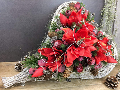 Grabgesteck Grabschmuck Amaryllis Herz 45cm Grabdekoration Grabschmuck Exoten Tannen Zapfen Amaryllis – handgemacht aus Seiden- und Kunstblumen, langlebig & pflegeleicht von SarahsFlowerStudio