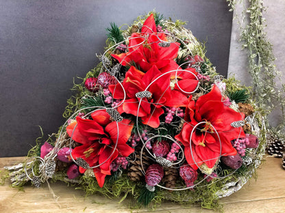 Grabgesteck Grabschmuck Amaryllis Herz 45cm Grabdekoration Grabschmuck Exoten Tannen Zapfen Amaryllis – handgemacht aus Seiden- und Kunstblumen, langlebig & pflegeleicht von SarahsFlowerStudio