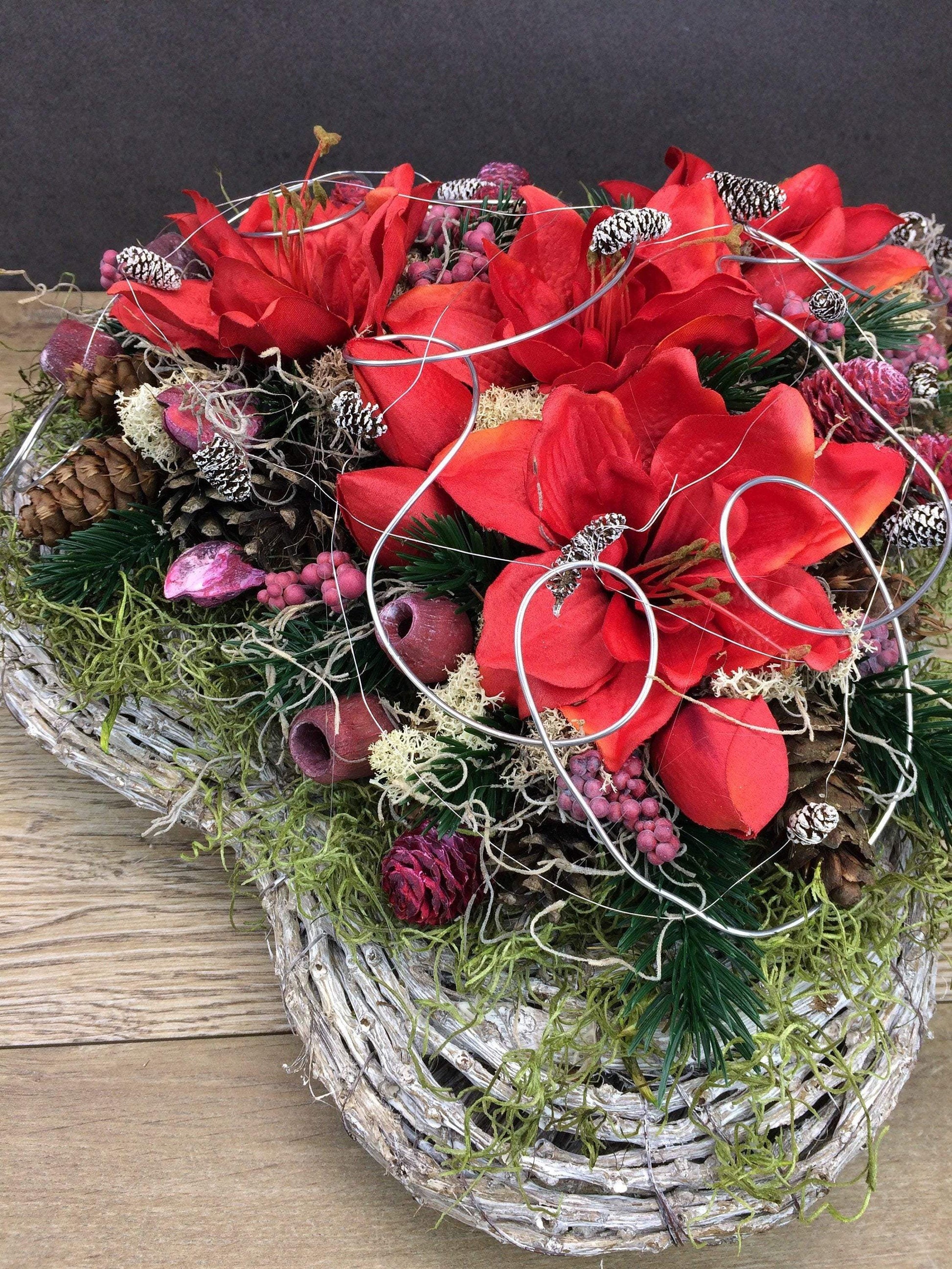Grabgesteck Grabschmuck Amaryllis Herz 45cm Grabdekoration Grabschmuck Exoten Tannen Zapfen Amaryllis – handgemacht aus Seiden- und Kunstblumen, langlebig & pflegeleicht von SarahsFlowerStudio