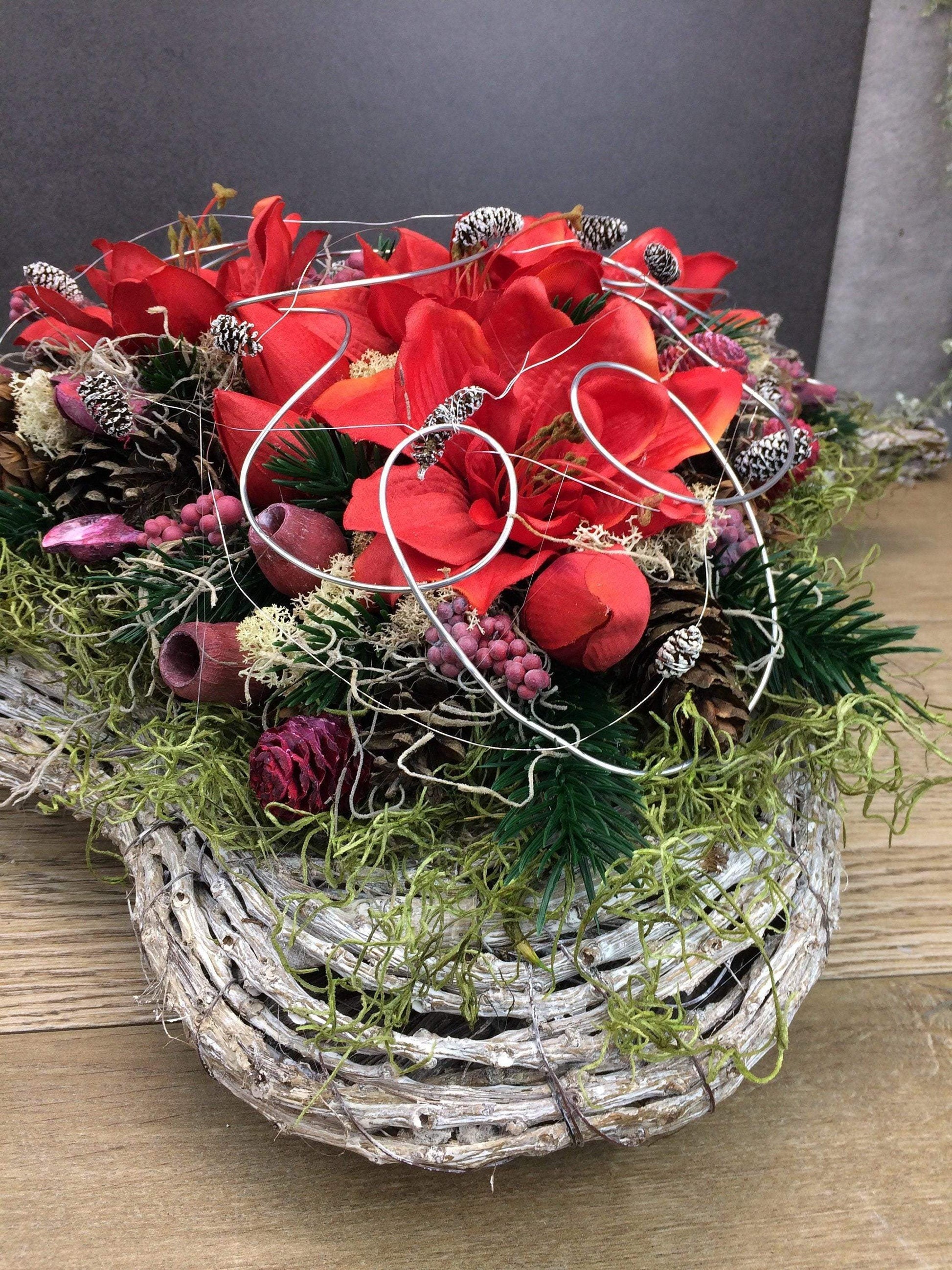 Grabgesteck Grabschmuck Amaryllis Herz 45cm Grabdekoration Grabschmuck Exoten Tannen Zapfen Amaryllis – handgemacht aus Seiden- und Kunstblumen, langlebig & pflegeleicht von SarahsFlowerStudio