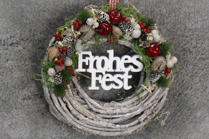 Türkranz Frohes Fest Türschmuck Weihnachten Weidenkranz Zapfen Kugeln Stern Apfel Knöpfe Tanne Band Modern – handgemacht aus Seiden- und Kunstblumen, langlebig & pflegeleicht von SarahsFlowerStudio