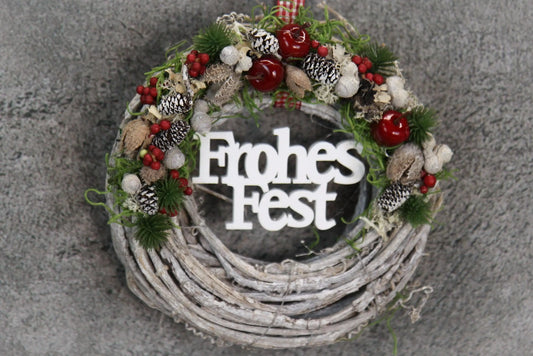 Türkranz Frohes Fest Türschmuck Weihnachten Weidenkranz Zapfen Kugeln Stern Apfel Knöpfe Tanne Band Modern – handgemacht aus Seiden- und Kunstblumen, langlebig & pflegeleicht von SarahsFlowerStudio