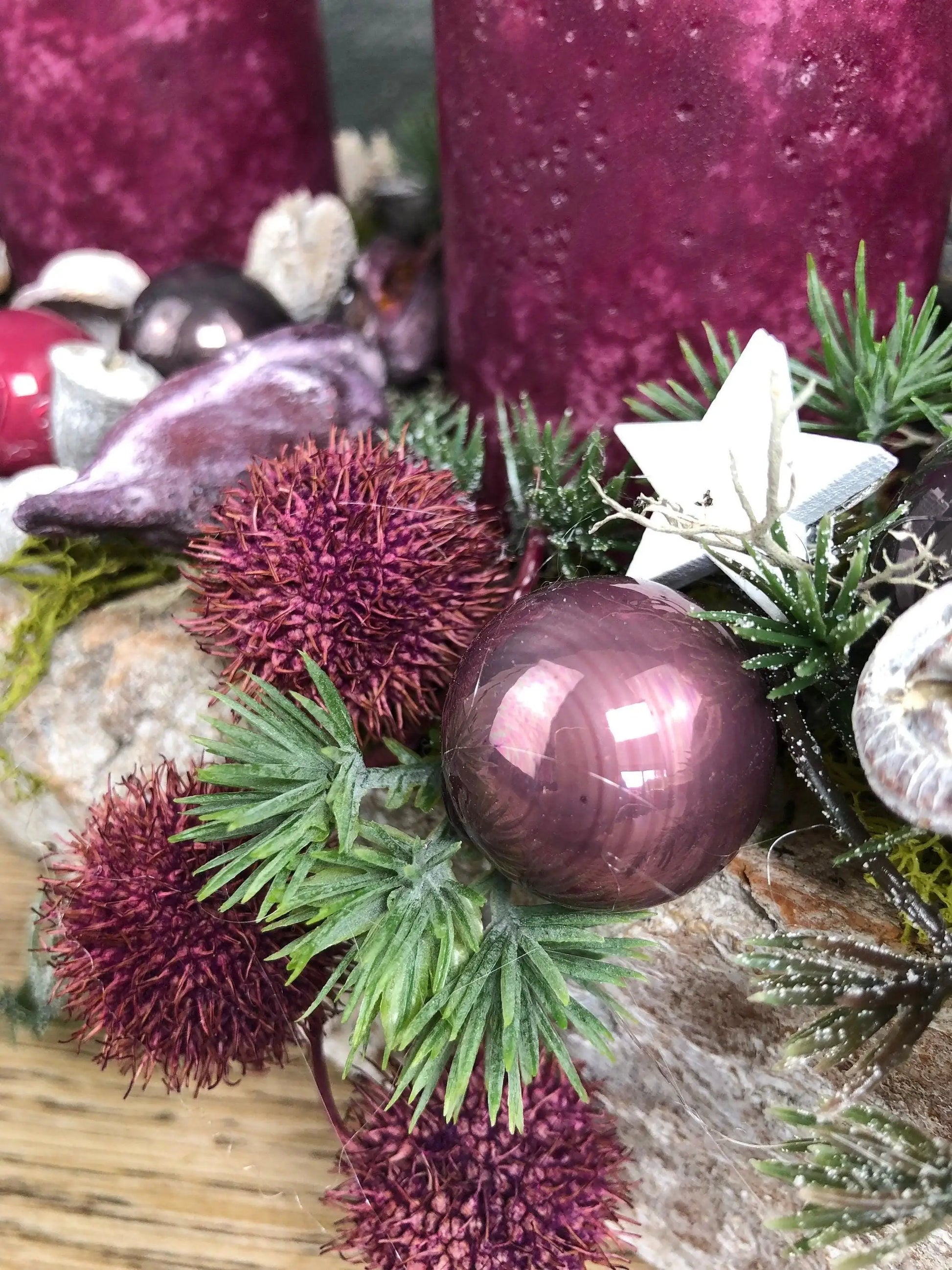Adventskranz Adventskalender Modern Länglich Beere Erika Sterne Eicheln Zapfen – handgemacht aus Seiden- und Kunstblumen, langlebig & pflegeleicht von SarahsFlowerStudio