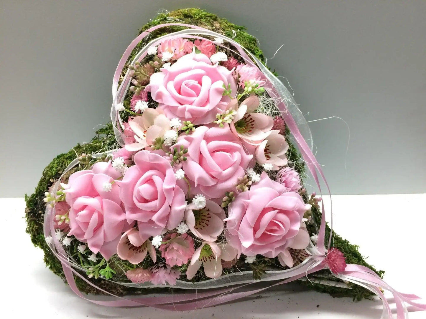Grabgesteck Grabschmuck Herz 30cm Farbwunsch Grabdeko Grabdekoration – handgemacht aus Seiden- und Kunstblumen, langlebig & pflegeleicht von SarahsFlowerStudio