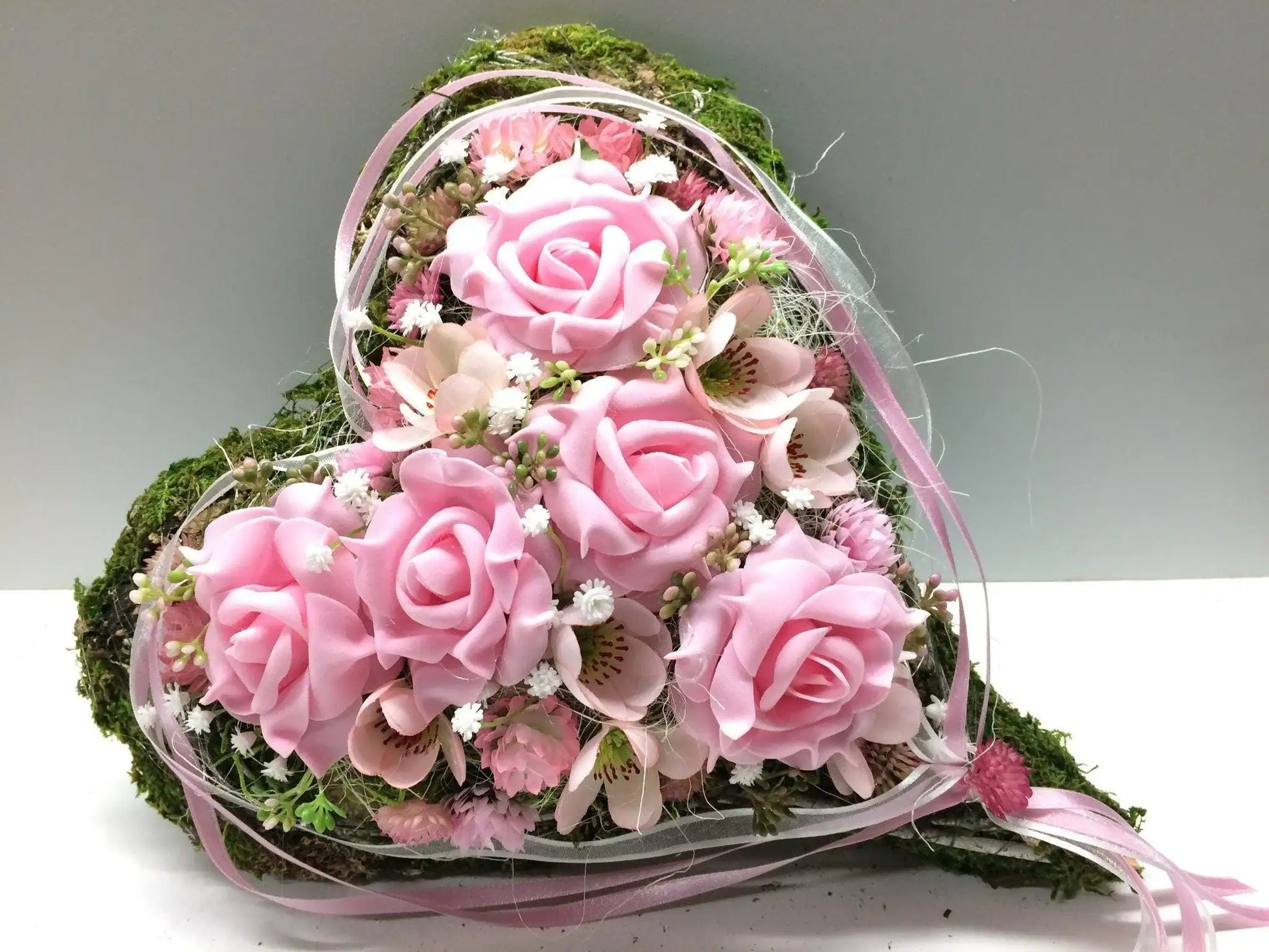 Grabgesteck Grabschmuck Herz 30cm Farbwunsch Grabdeko Grabdekoration – handgemacht aus Seiden- und Kunstblumen, langlebig & pflegeleicht von SarahsFlowerStudio