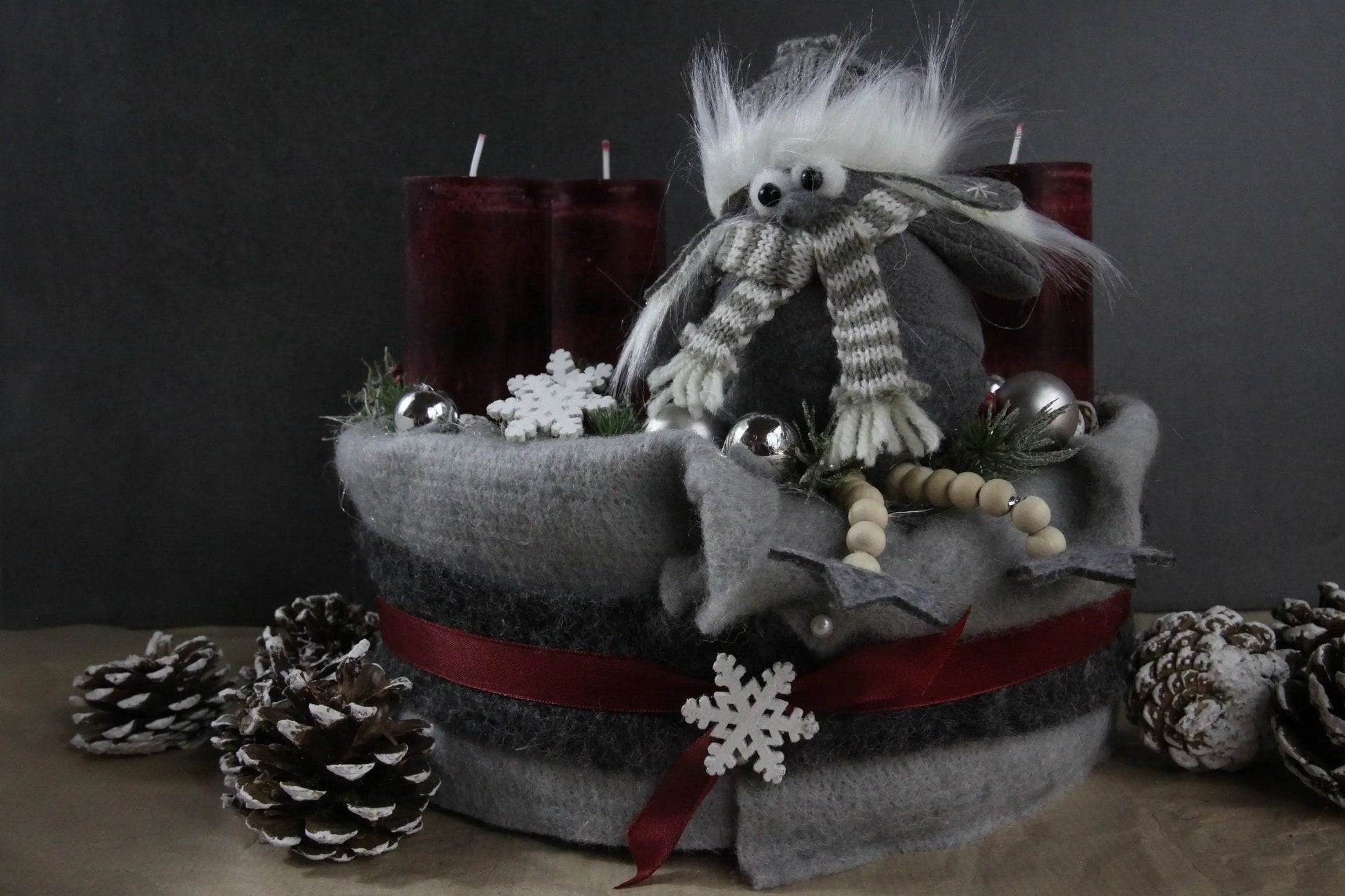Adventskranz Adventskalender – handgemacht aus Seiden- und Kunstblumen, langlebig & pflegeleicht von SarahsFlowerStudio