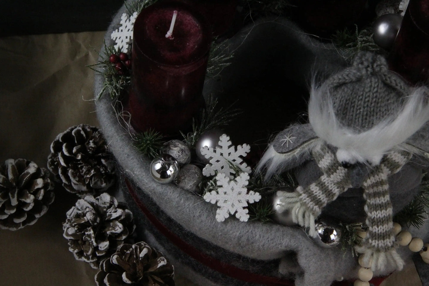 Adventskranz Adventskalender – handgemacht aus Seiden- und Kunstblumen, langlebig & pflegeleicht von SarahsFlowerStudio