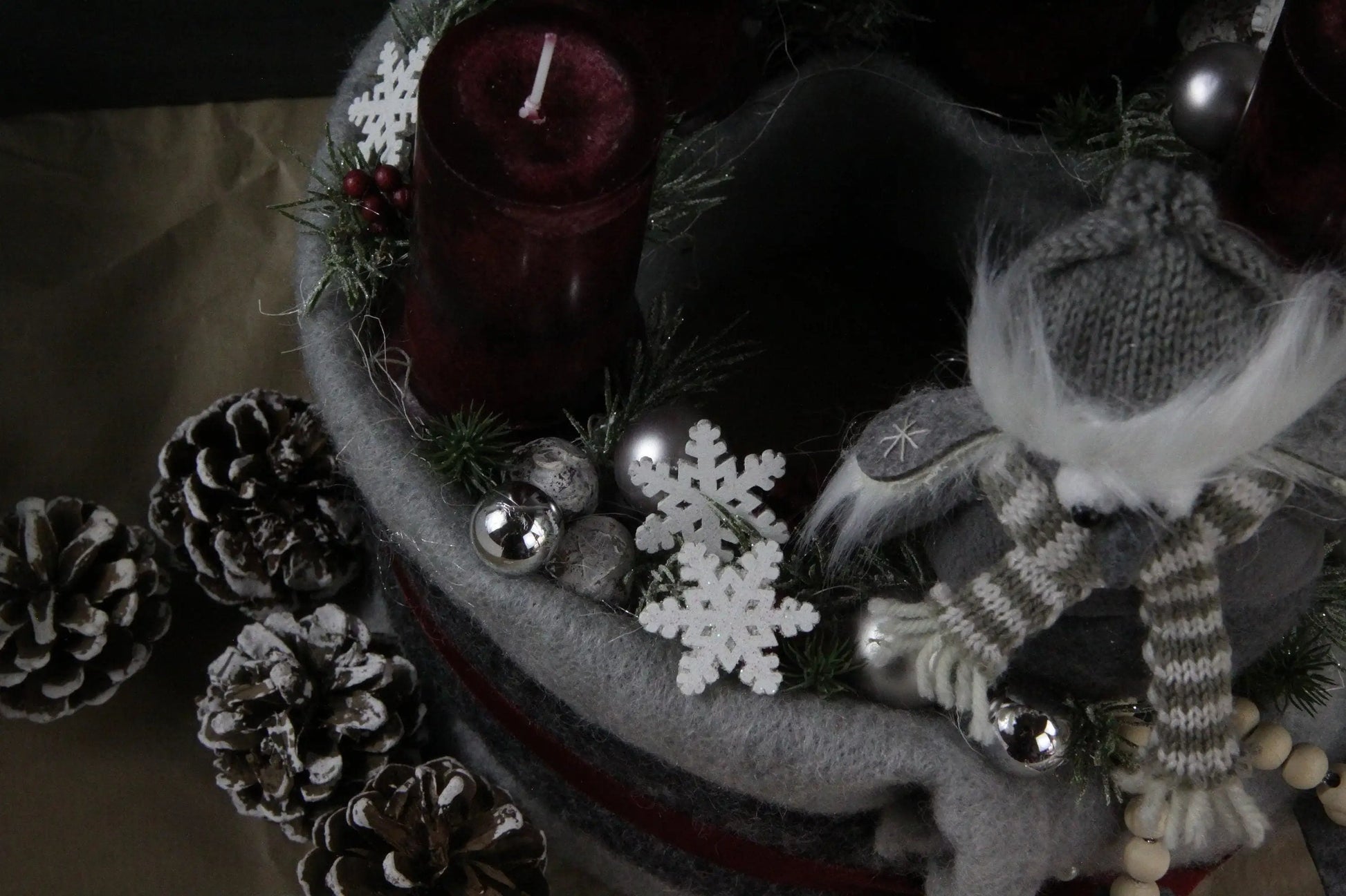 Adventskranz Adventskalender – handgemacht aus Seiden- und Kunstblumen, langlebig & pflegeleicht von SarahsFlowerStudio