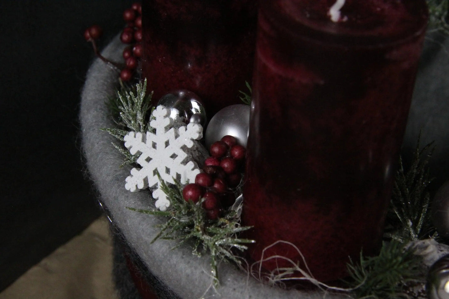 Adventskranz Adventskalender – handgemacht aus Seiden- und Kunstblumen, langlebig & pflegeleicht von SarahsFlowerStudio
