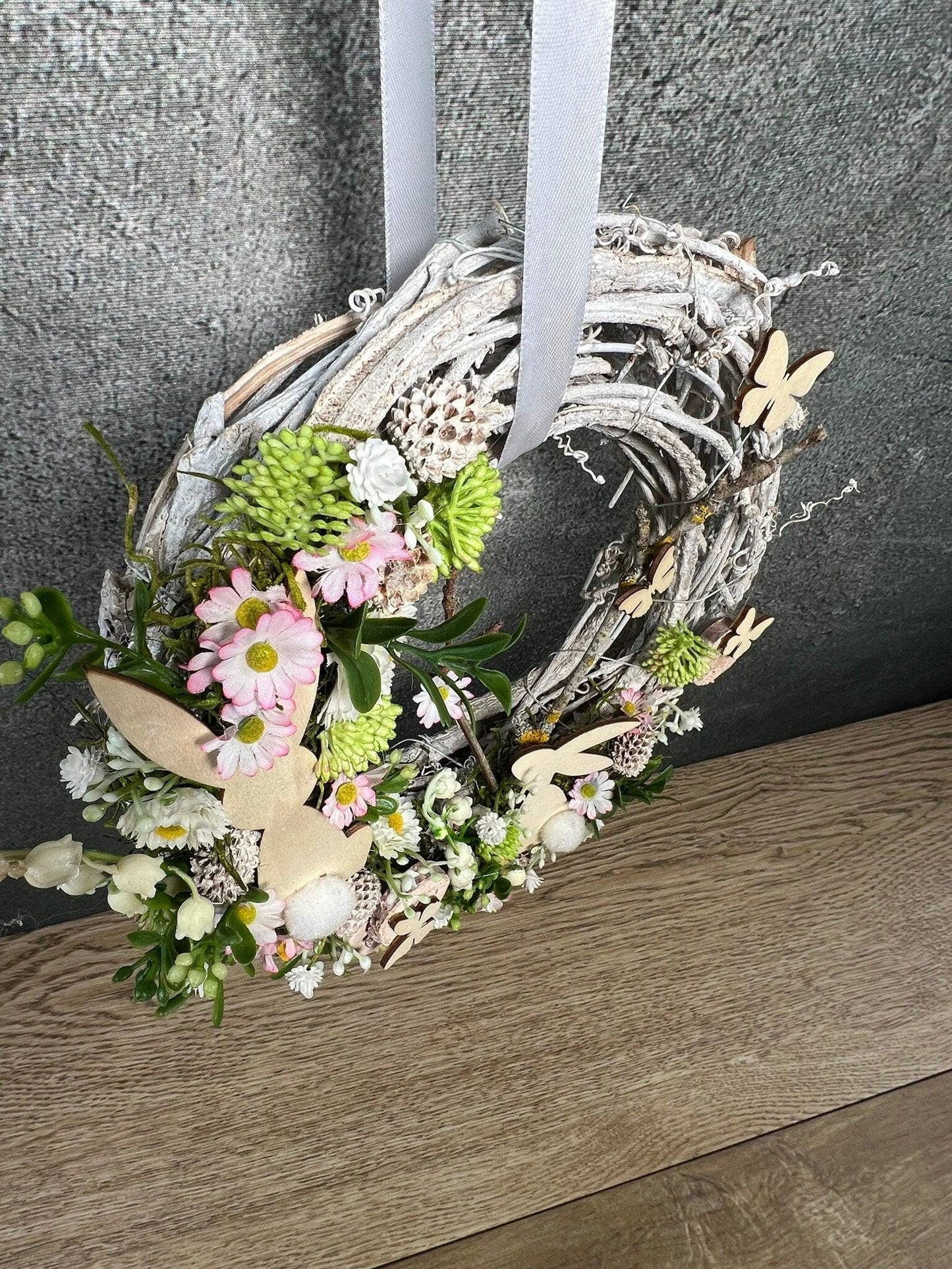 Türkranz Frühling Schleierkraut mit Hasen – Wunschfarbe Seidenblumen – Türkranz – SarahsFlowerStudio