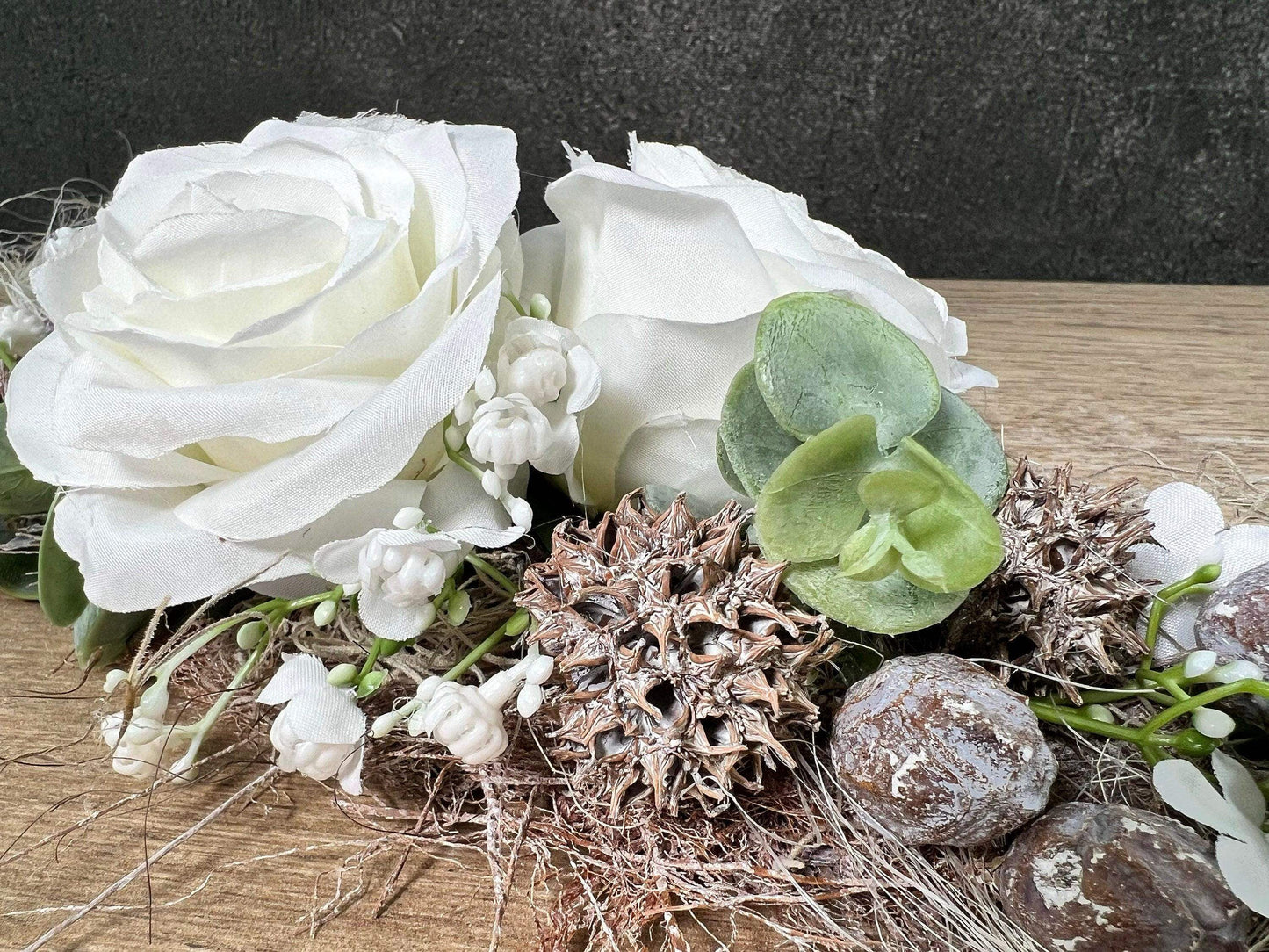 Grabgesteck zum legen Liege Bukett Rose zum legen Allerheiligen Rosen Grabdekoration Engel Grabschmuck Grab Grabstrauß – handgemacht aus Seiden- und Kunstblumen, langlebig & pflegeleicht von SarahsFlowerStudio