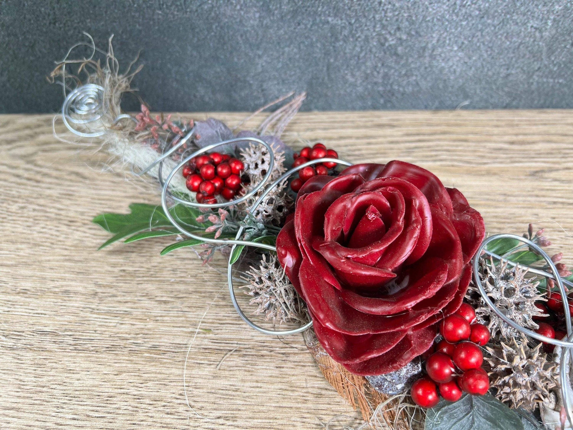 Grabgesteck zum legen Bukett Rose Wachsrose zum legen Allerheiligen Grabdekoration Betende Hände Grabschmuck Grab Grabstrauß Eukalyptus Deko – handgemacht aus Seiden- und Kunstblumen, langlebig & pflegeleicht von SarahsFlowerStudio