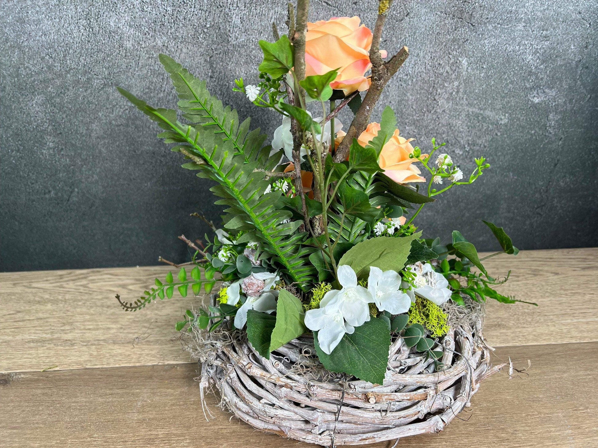 Grabgesteck Allerheiligen Grabschmuck Rose Hortensie Eukalyptus Efeu Wunschfarbe Grabdeko Grabdekoration Allerheiligen – handgemacht aus Seiden- und Kunstblumen, langlebig & pflegeleicht von SarahsFlowerStudio