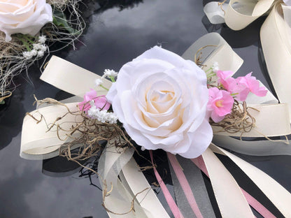 Autoschmuck Set 3 Teilig Herz und Schleifen Autodekoration Autoblumenschmuck Gesteck Hochzeit Pfingstrosen Rose Efeu Schleifen Modern Edel – handgemacht aus Seiden- und Kunstblumen, langlebig & pflegeleicht von SarahsFlowerStudio