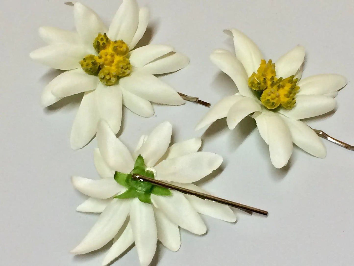 Haarklammern Edelweiß – Haarklemmen mit Seidenblumen 3er Set – Accessoire – SarahsFlowerStudio
