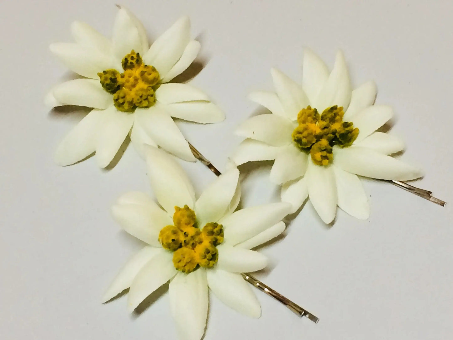 Haarklammern Edelweiß – Haarklemmen mit Seidenblumen 3er Set – Accessoire – SarahsFlowerStudio