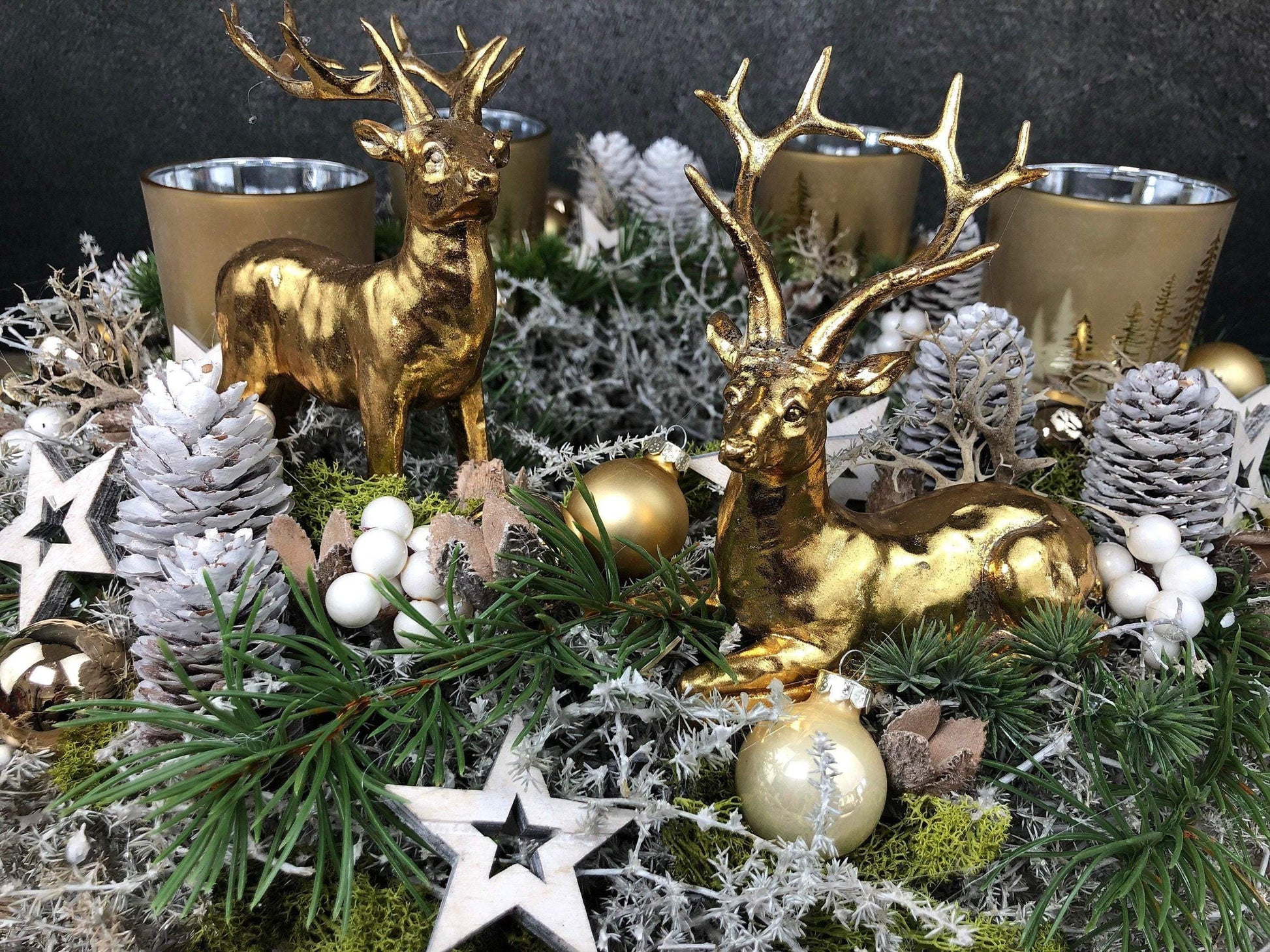 Adventskranz Adventskalender Asparagus Hirsch Zapfen mehrjährig groß rund – handgemacht aus Seiden- und Kunstblumen, langlebig & pflegeleicht von SarahsFlowerStudio