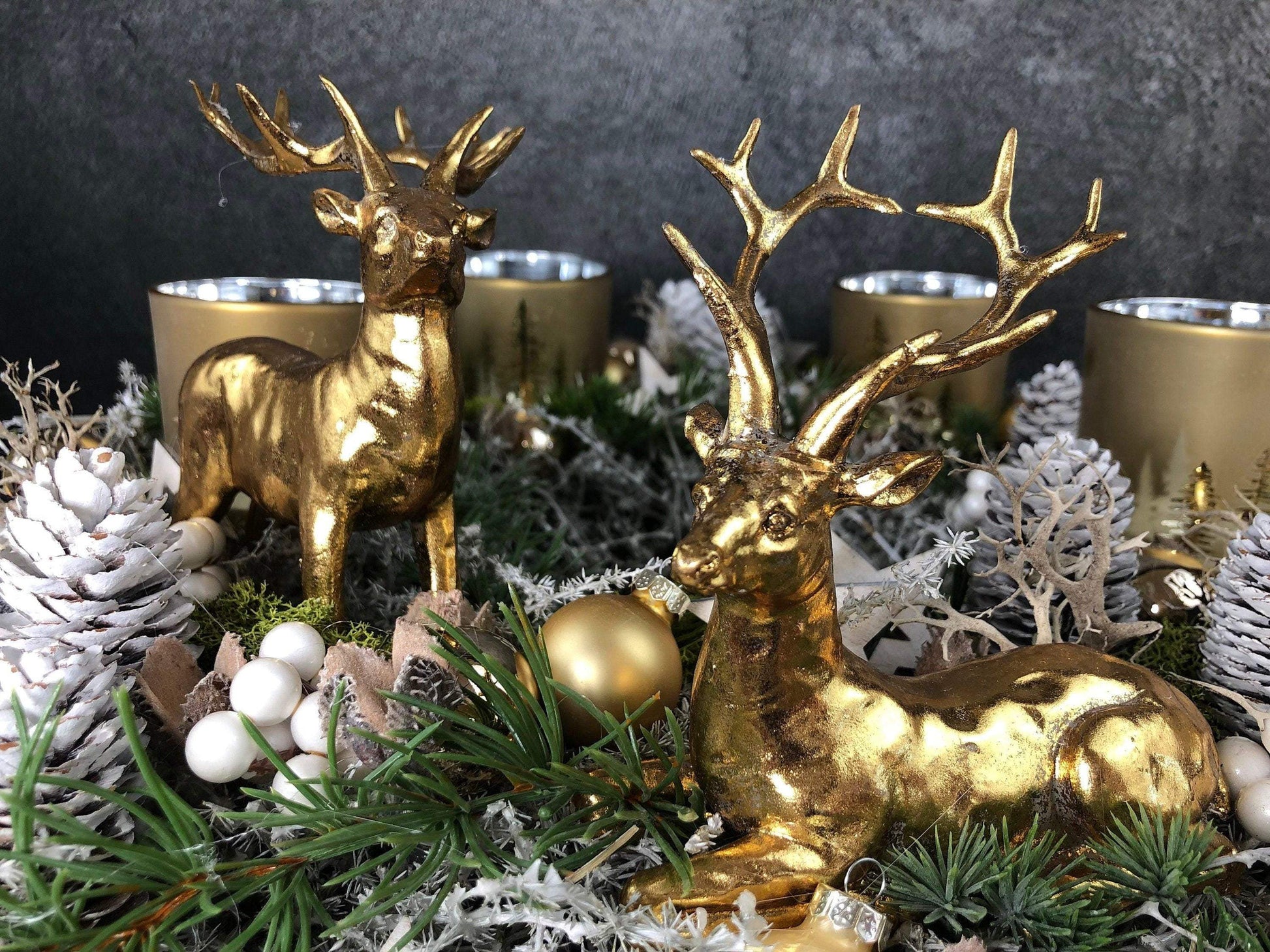 Adventskranz Adventskalender Asparagus Hirsch Zapfen mehrjährig groß rund – handgemacht aus Seiden- und Kunstblumen, langlebig & pflegeleicht von SarahsFlowerStudio