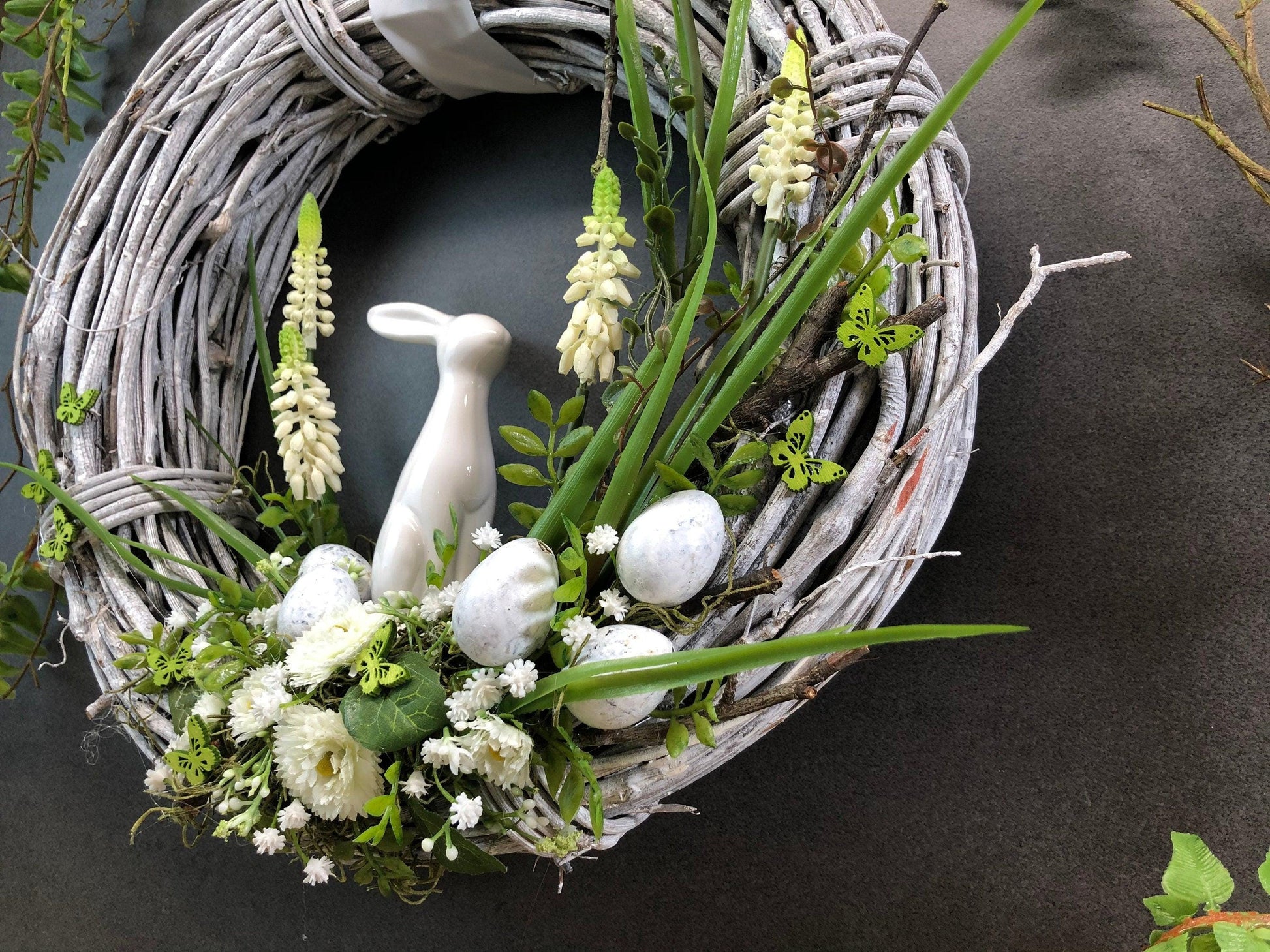 Frühlingskranz 35cm mit Hasen & Gänseblümchen – großer Osterkranz Seidenblumen – Türkranz – SarahsFlowerStudio