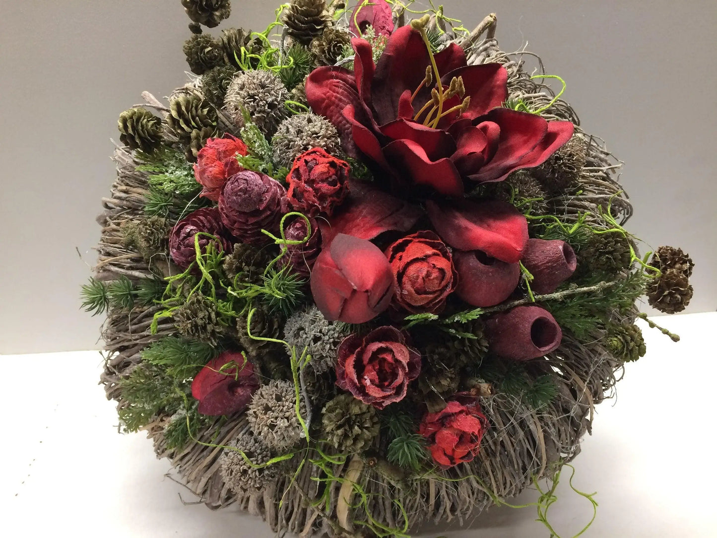 Grabgesteck Allerheiligen Grabschmuck Amaryllis Wunschfarbe Grabdeko Grabdekoration Allerheiligen – handgemacht aus Seiden- und Kunstblumen, langlebig & pflegeleicht von SarahsFlowerStudio