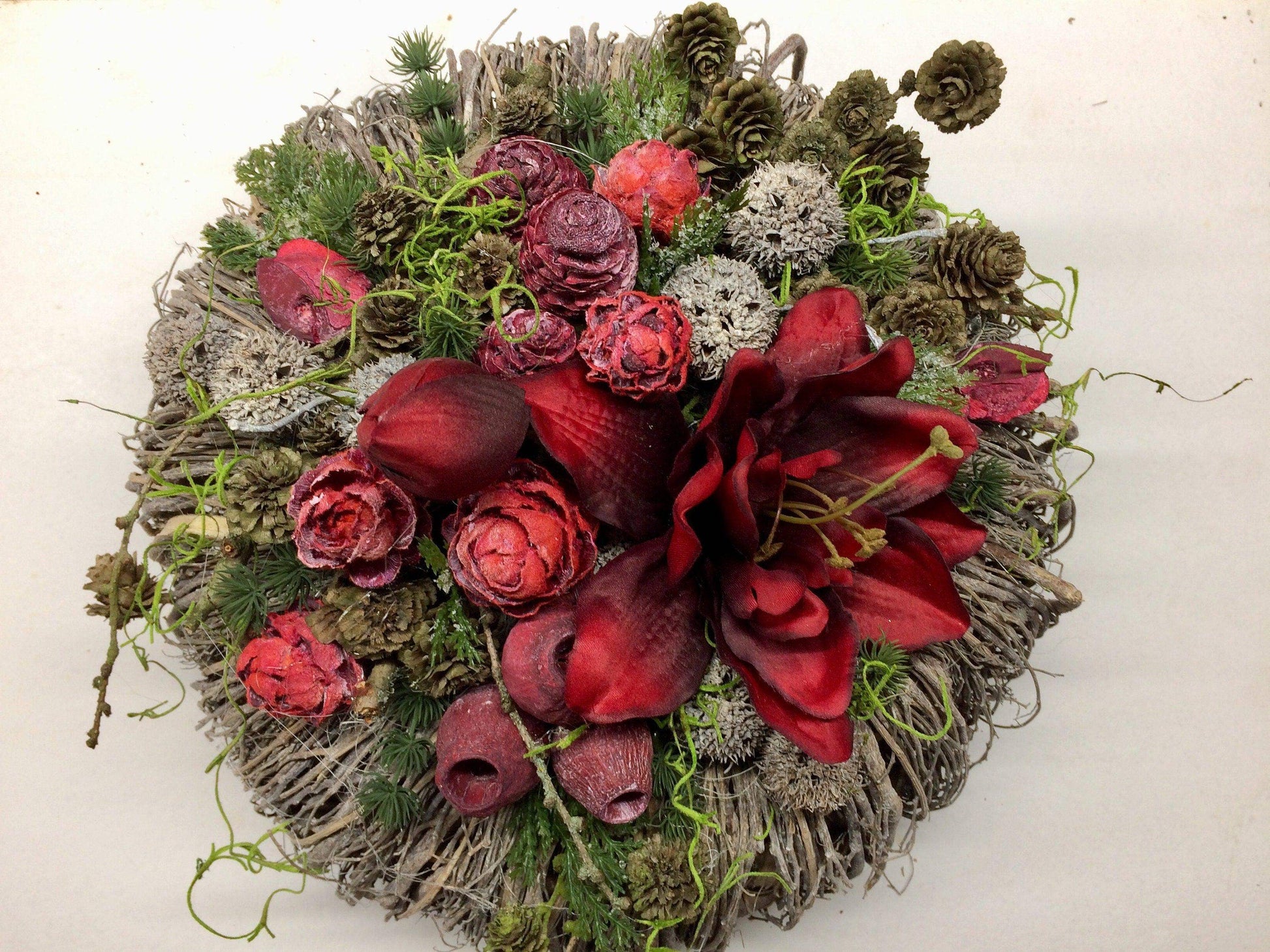 Grabgesteck Allerheiligen Grabschmuck Amaryllis Wunschfarbe Grabdeko Grabdekoration Allerheiligen – handgemacht aus Seiden- und Kunstblumen, langlebig & pflegeleicht von SarahsFlowerStudio