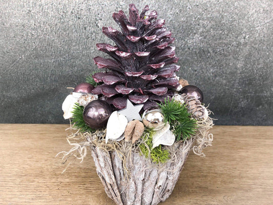 Adventsgesteck Gesteck Zapfen Zapfe Beere Modern Rund Moos Thuja Zapfen Rot Weiß – handgemacht aus Seiden- und Kunstblumen, langlebig & pflegeleicht von SarahsFlowerStudio