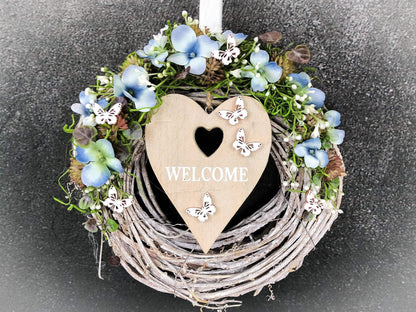 Türkranz Türdeko Türschmuck Herz Welcome Modern ganzjährig Tür Schmuck Schmetterling Herbst – handgemacht aus Seiden- und Kunstblumen, langlebig & pflegeleicht von SarahsFlowerStudio