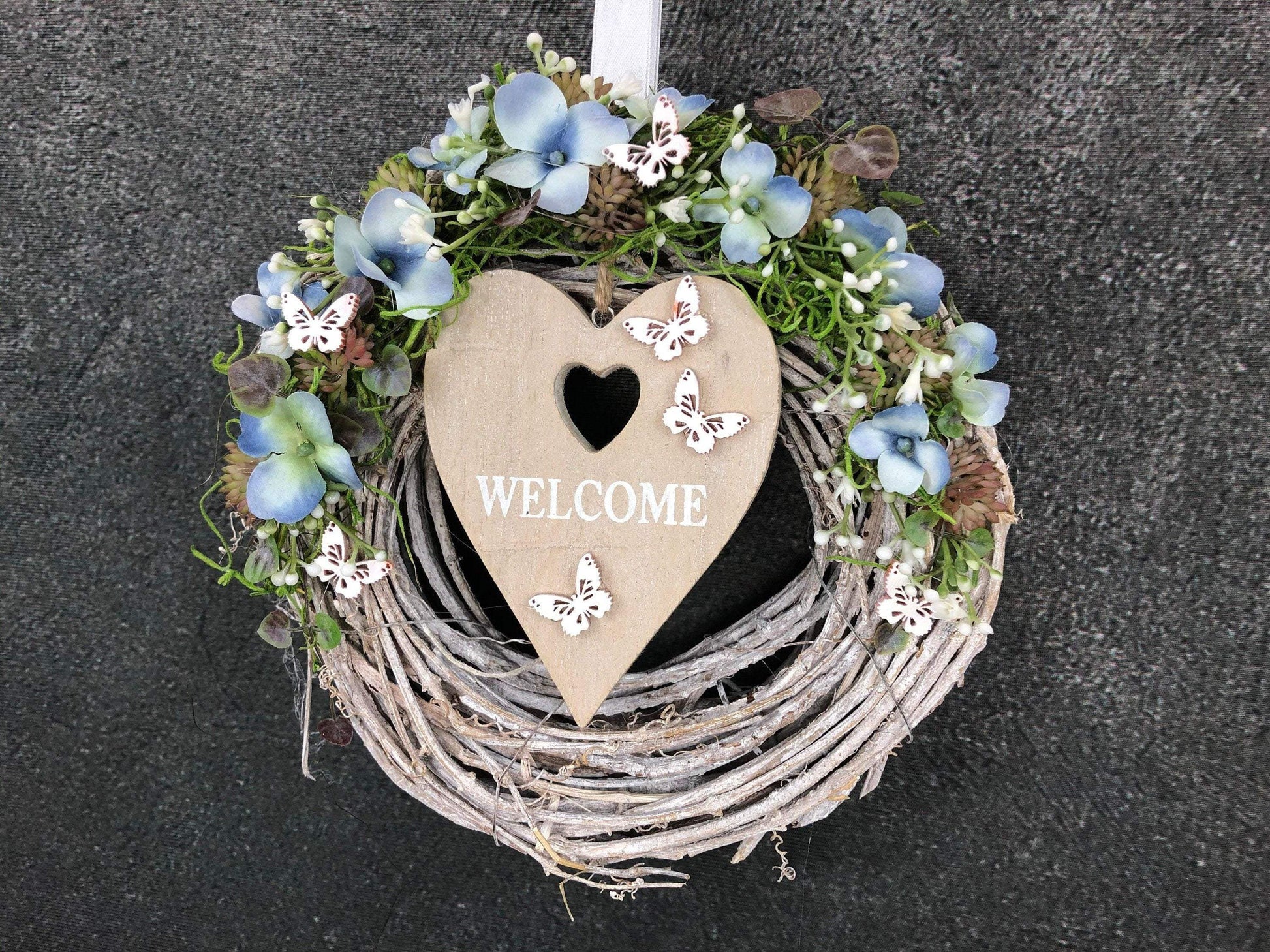 Türkranz Türdeko Türschmuck Herz Welcome Modern ganzjährig Tür Schmuck Schmetterling Herbst – handgemacht aus Seiden- und Kunstblumen, langlebig & pflegeleicht von SarahsFlowerStudio