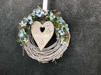 Türkranz Türdeko Türschmuck Herz Welcome Modern ganzjährig Tür Schmuck Schmetterling Herbst – handgemacht aus Seiden- und Kunstblumen, langlebig & pflegeleicht von SarahsFlowerStudio