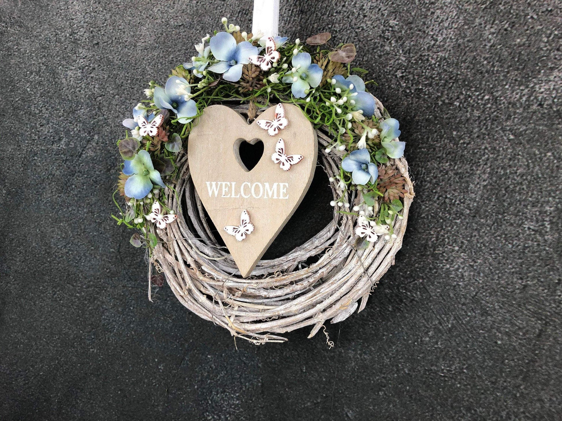 Türkranz Türdeko Türschmuck Herz Welcome Modern ganzjährig Tür Schmuck Schmetterling Herbst – handgemacht aus Seiden- und Kunstblumen, langlebig & pflegeleicht von SarahsFlowerStudio