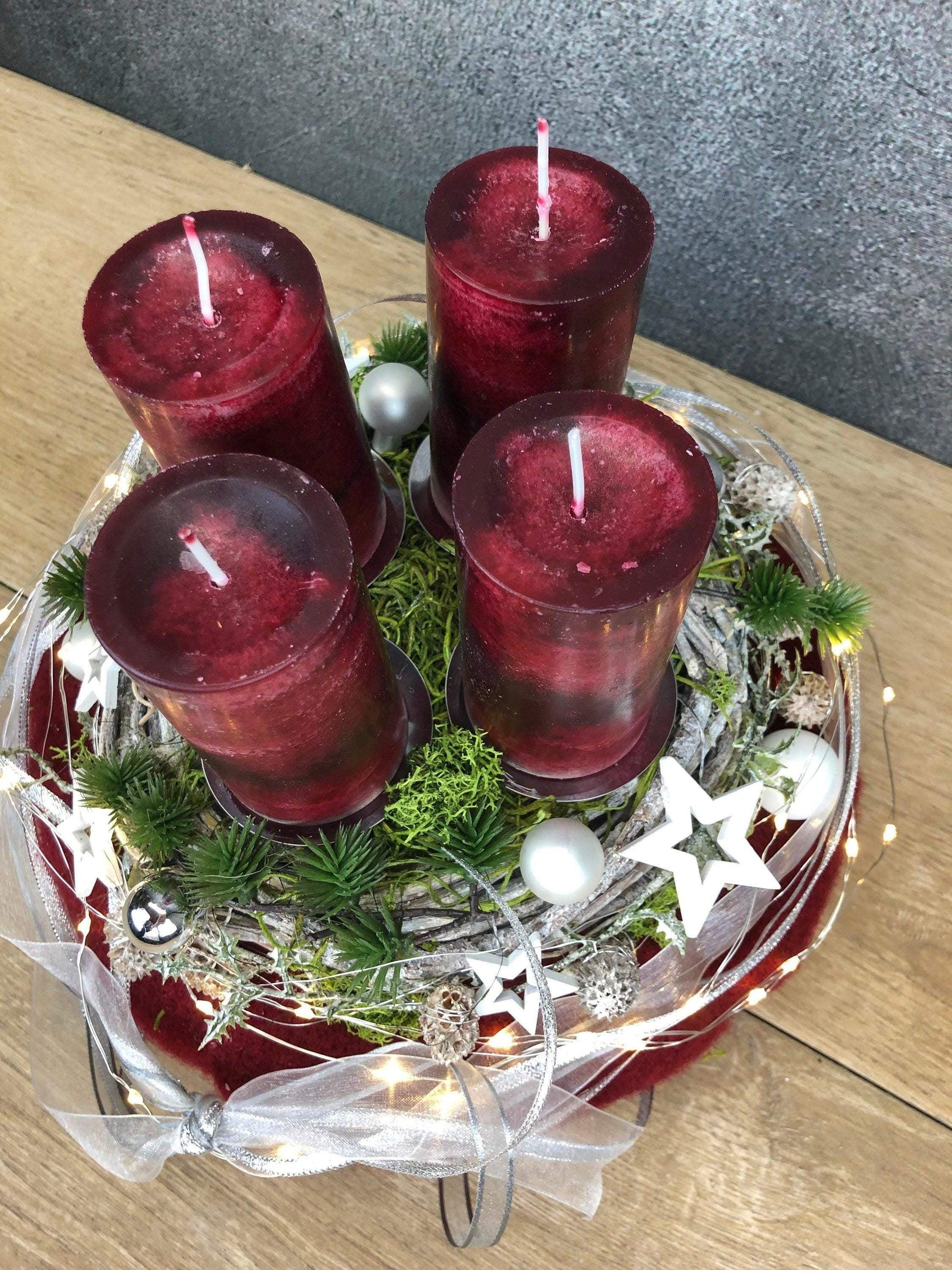 Adventskranz Adventskalender Filz Kugeln Sterne Moos Zedern mehrjährig rund – handgemacht aus Seiden- und Kunstblumen, langlebig & pflegeleicht von SarahsFlowerStudio